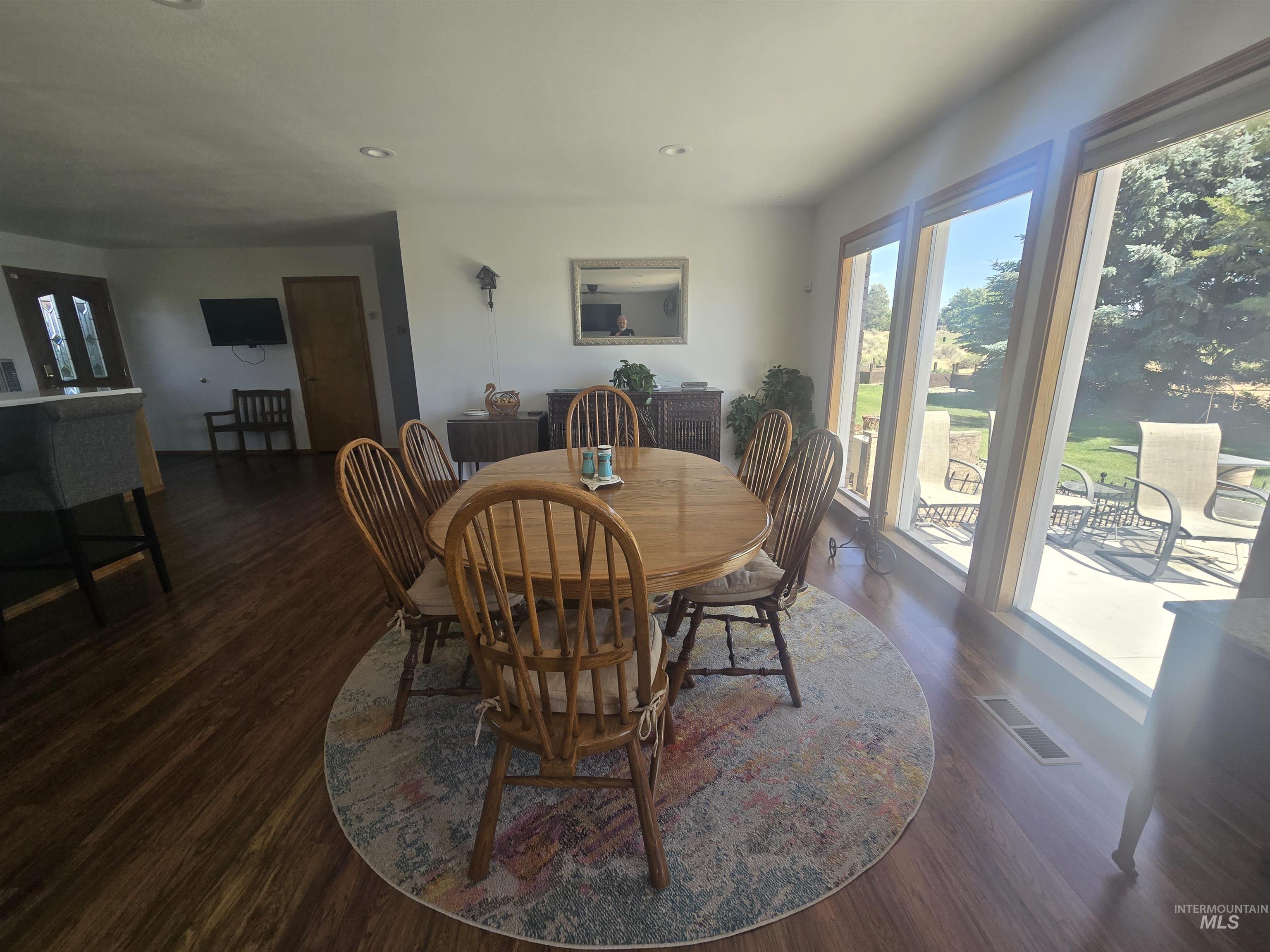 130 Doral Dr, Jerome, Idaho 83338, 3 Bedrooms, 2.5 Bathrooms, Residential For Sale, Price $535,000,MLS 98990576