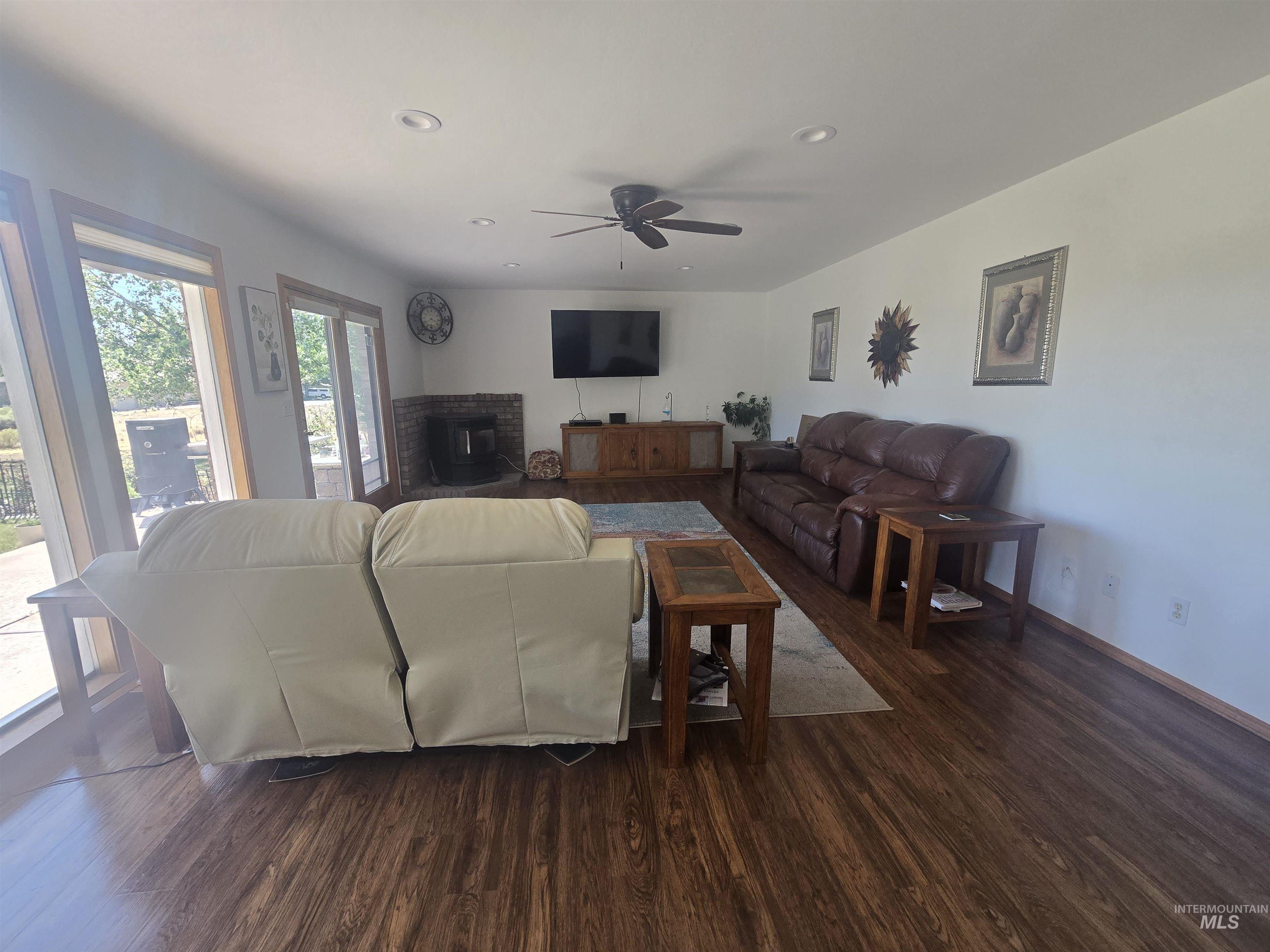 130 Doral Dr, Jerome, Idaho 83338, 3 Bedrooms, 2.5 Bathrooms, Residential For Sale, Price $535,000,MLS 98990576