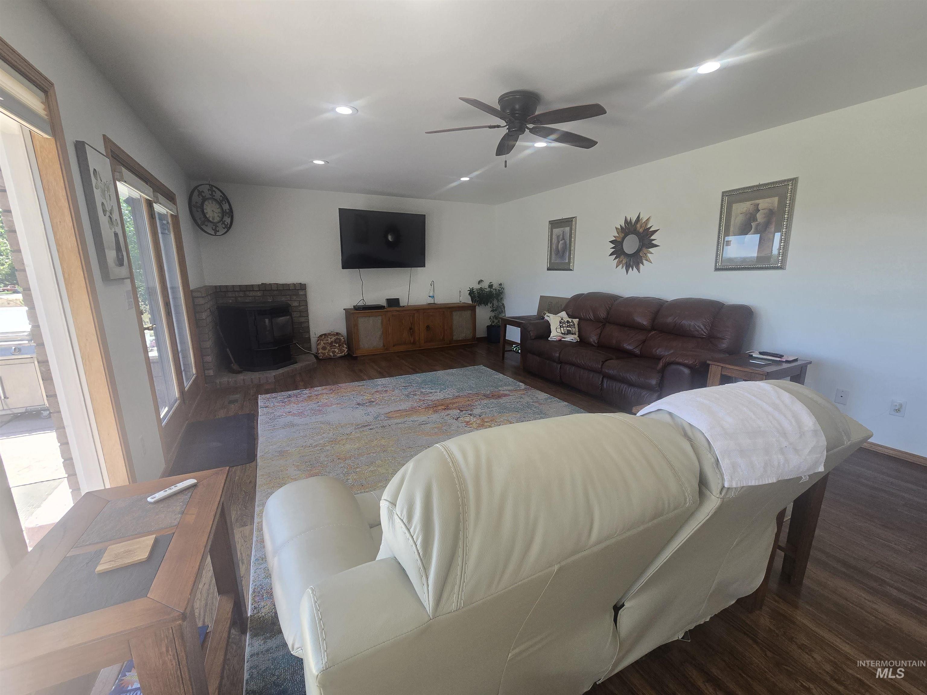 130 Doral Dr, Jerome, Idaho 83338, 3 Bedrooms, 2.5 Bathrooms, Residential For Sale, Price $535,000,MLS 98990576