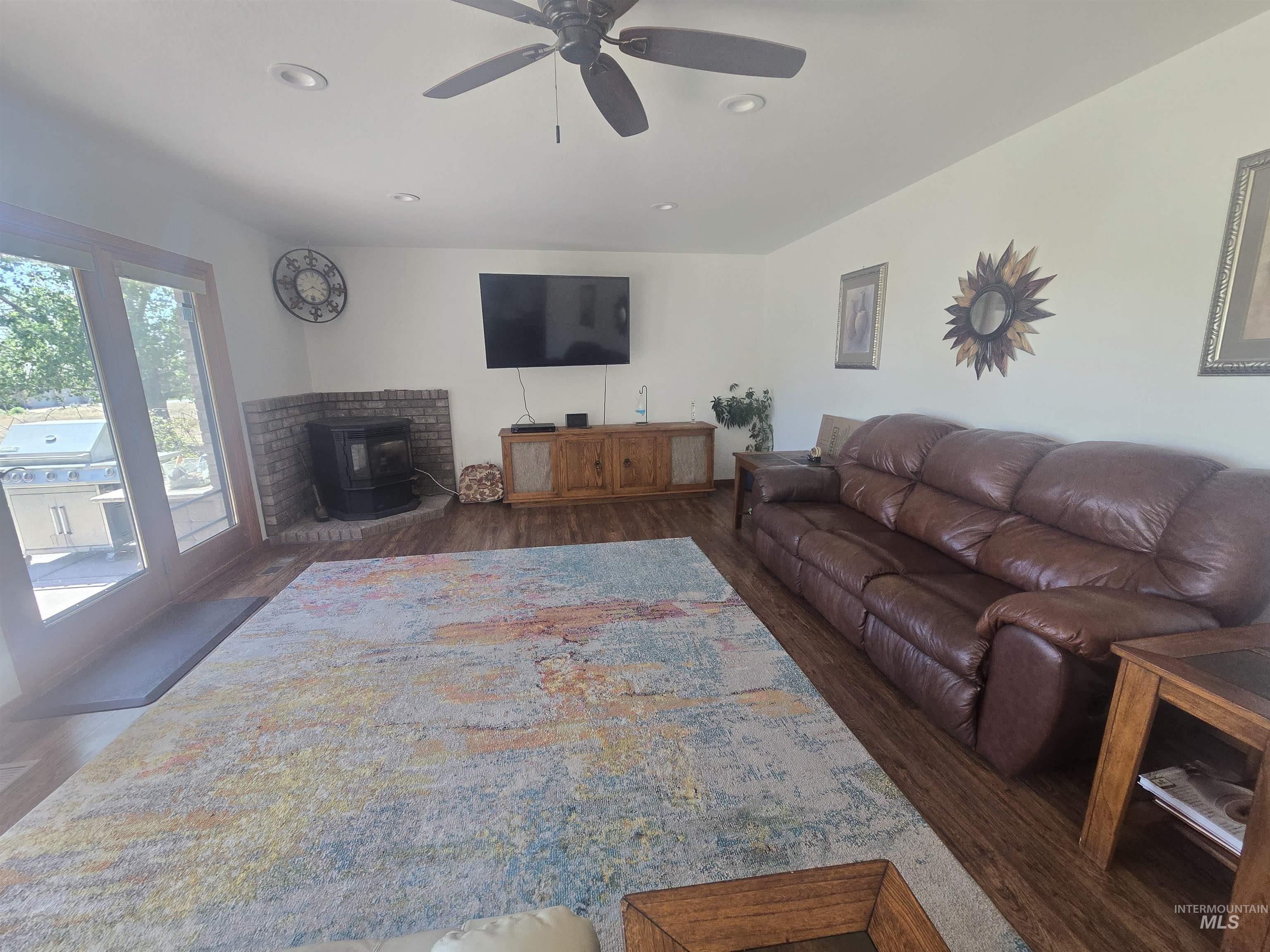 130 Doral Dr, Jerome, Idaho 83338, 3 Bedrooms, 2.5 Bathrooms, Residential For Sale, Price $535,000,MLS 98990576