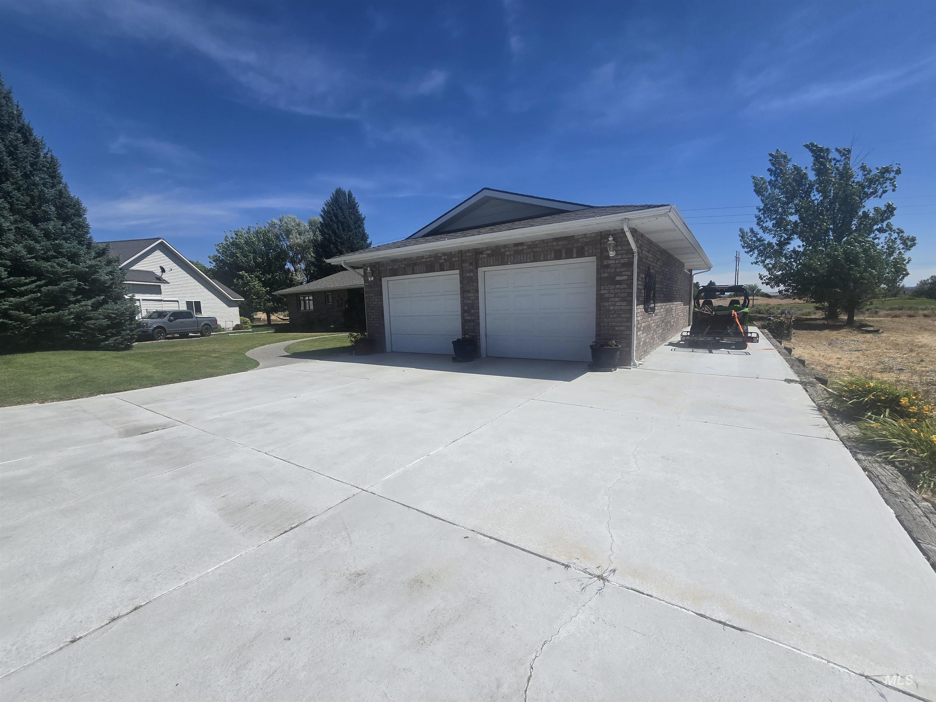 130 Doral Dr, Jerome, Idaho 83338, 3 Bedrooms, 2.5 Bathrooms, Residential For Sale, Price $535,000,MLS 98990576