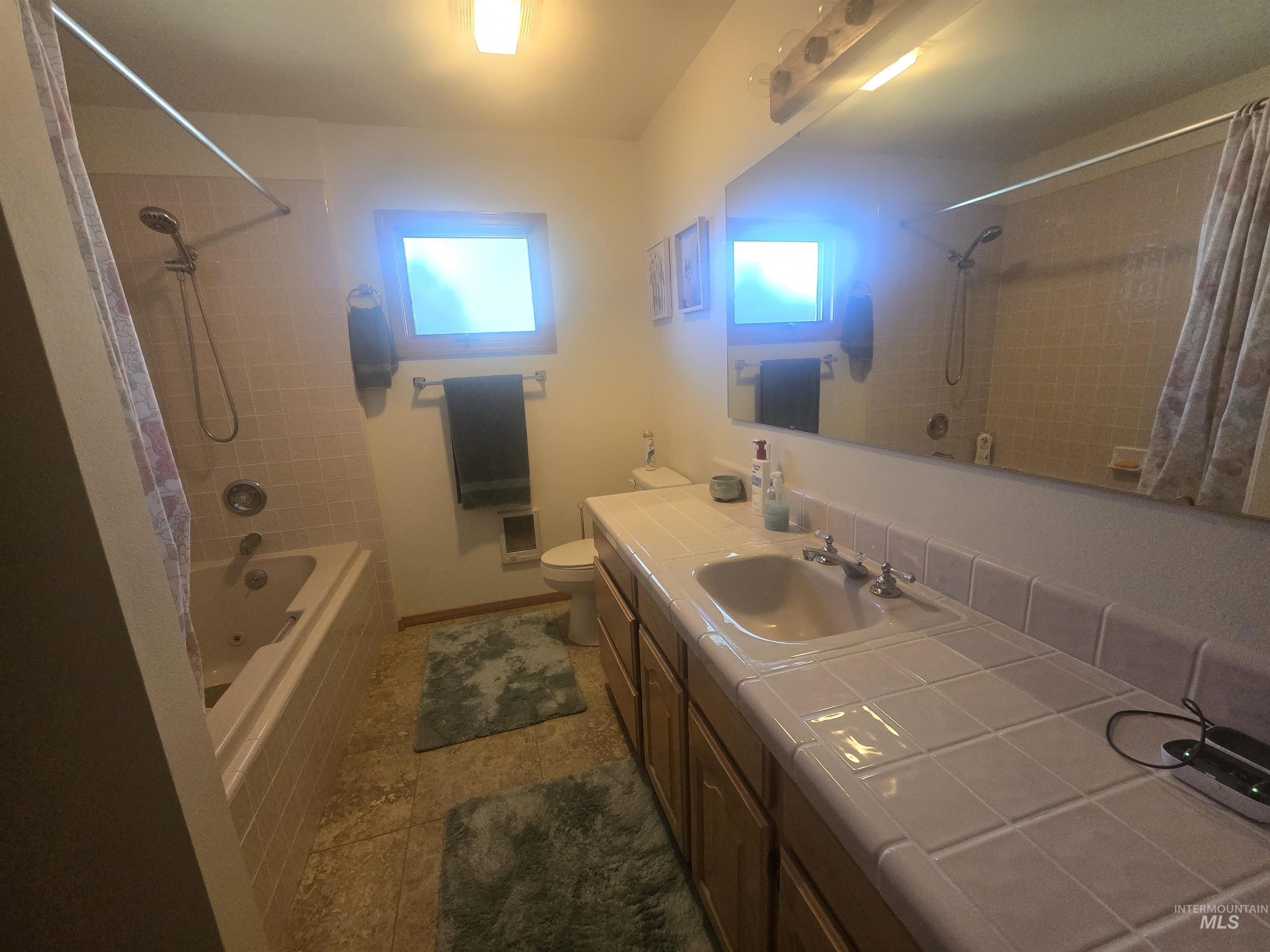 130 Doral Dr, Jerome, Idaho 83338, 3 Bedrooms, 2.5 Bathrooms, Residential For Sale, Price $535,000,MLS 98990576