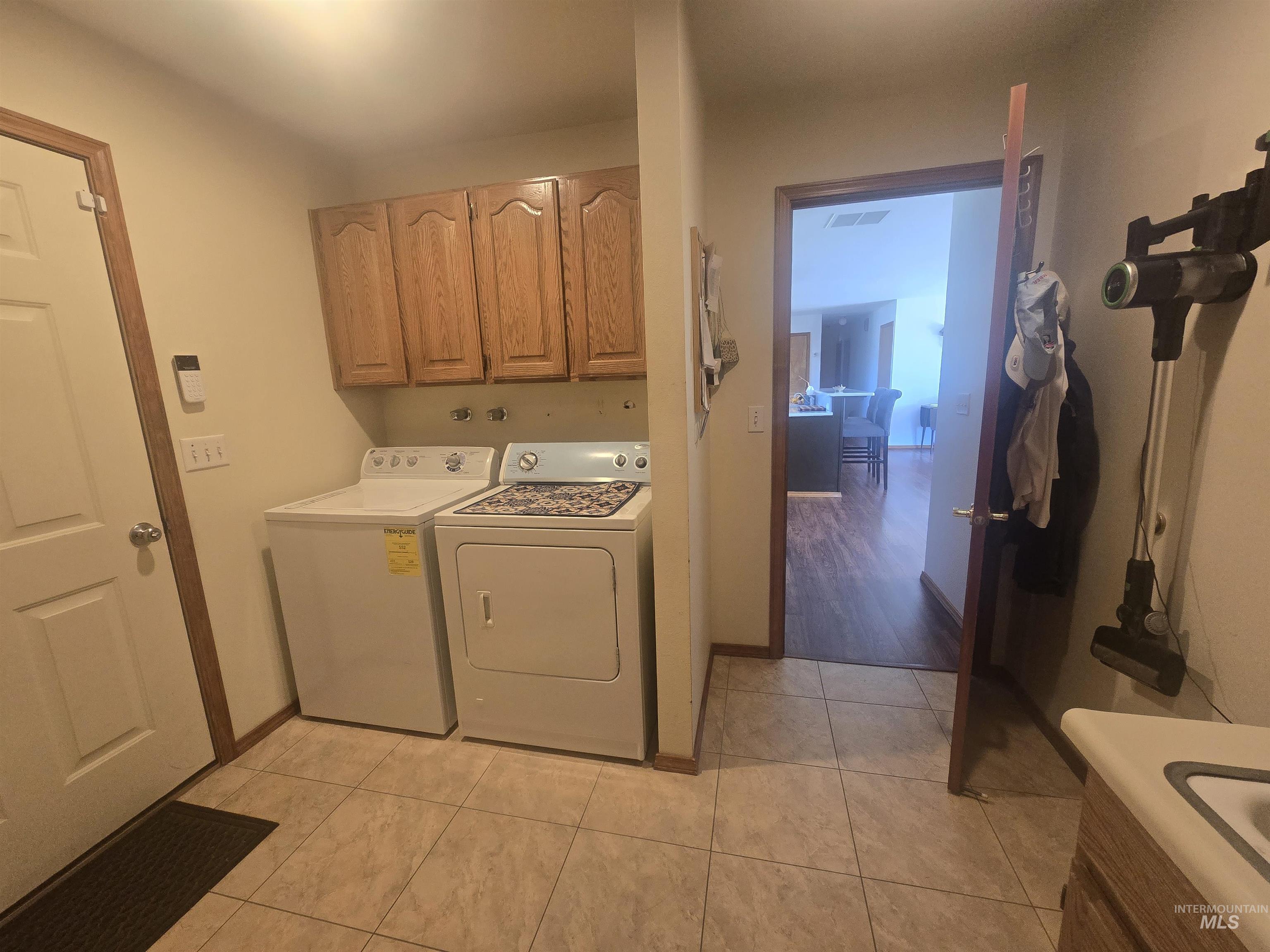 130 Doral Dr, Jerome, Idaho 83338, 3 Bedrooms, 2.5 Bathrooms, Residential For Sale, Price $535,000,MLS 98990576