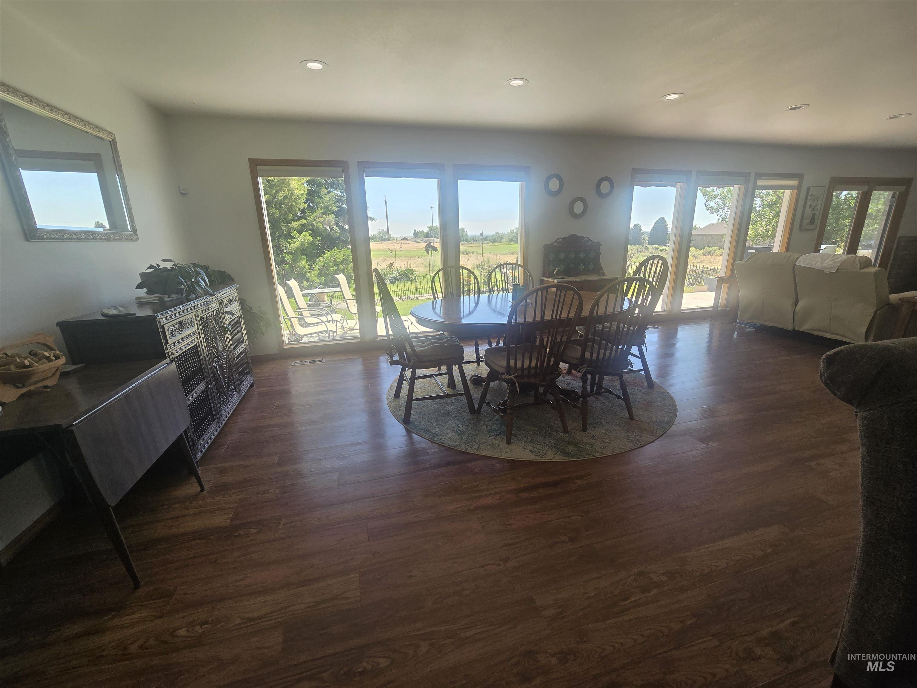 130 Doral Dr, Jerome, Idaho 83338, 3 Bedrooms, 2.5 Bathrooms, Residential For Sale, Price $535,000,MLS 98990576