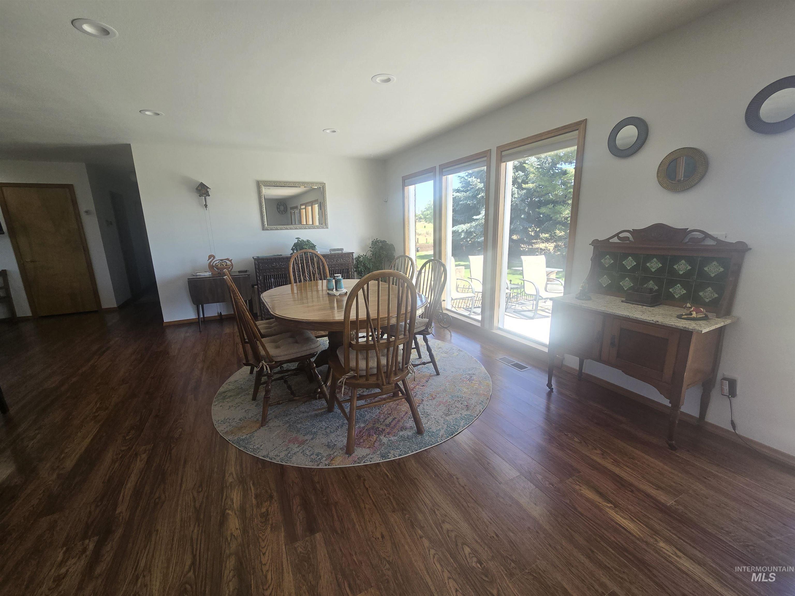 130 Doral Dr, Jerome, Idaho 83338, 3 Bedrooms, 2.5 Bathrooms, Residential For Sale, Price $535,000,MLS 98990576