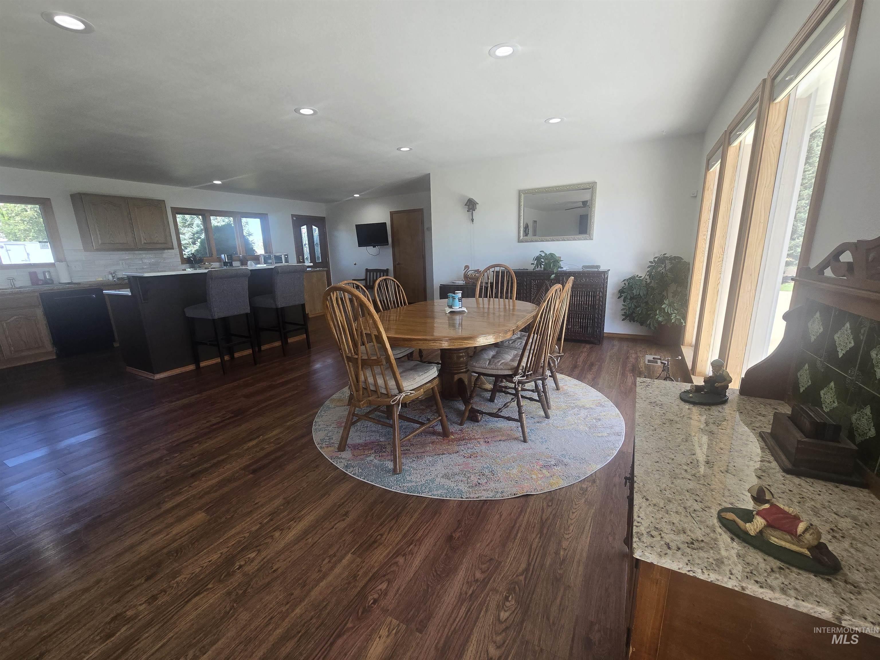 130 Doral Dr, Jerome, Idaho 83338, 3 Bedrooms, 2.5 Bathrooms, Residential For Sale, Price $535,000,MLS 98990576