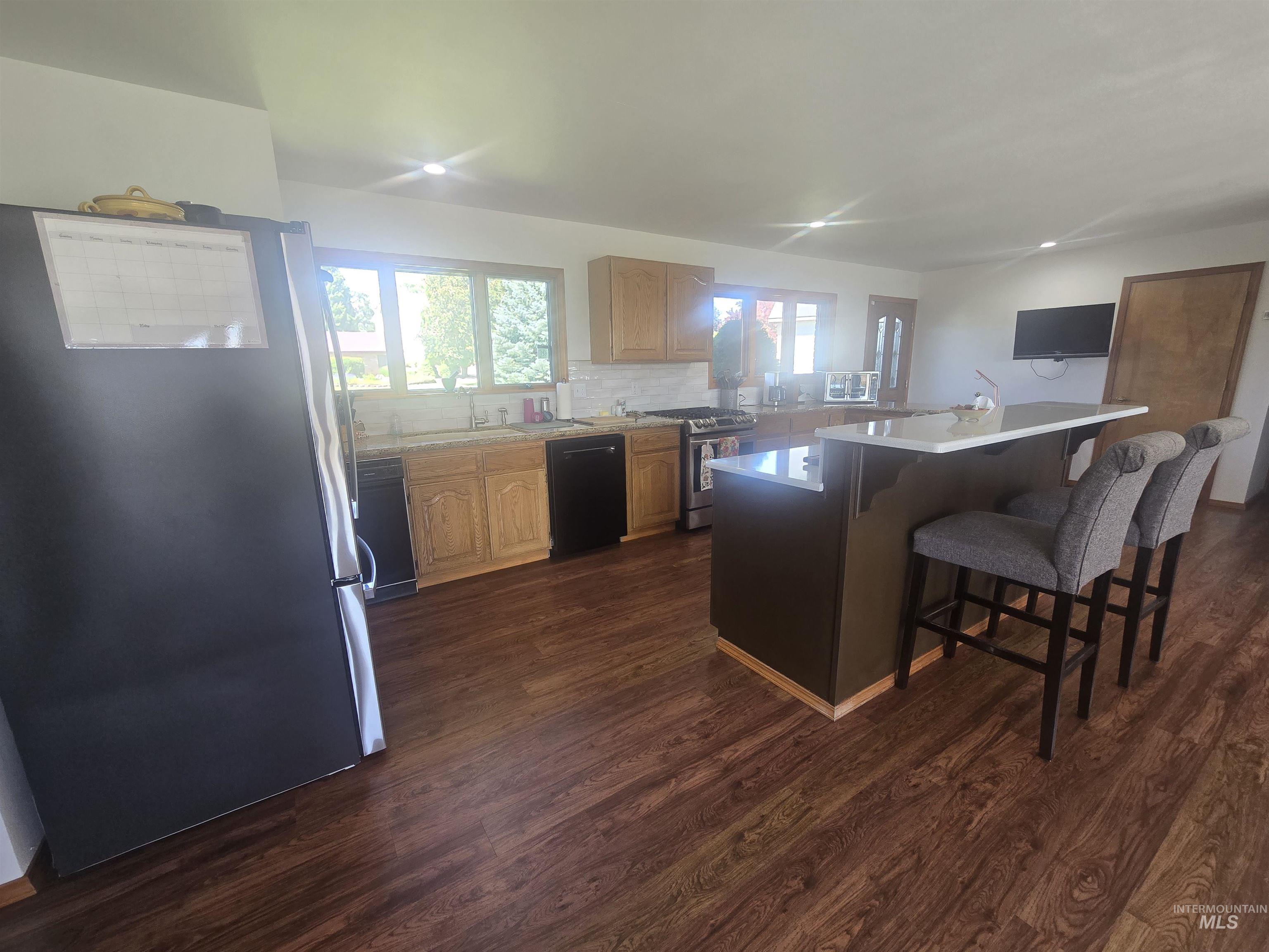 130 Doral Dr, Jerome, Idaho 83338, 3 Bedrooms, 2.5 Bathrooms, Residential For Sale, Price $535,000,MLS 98990576