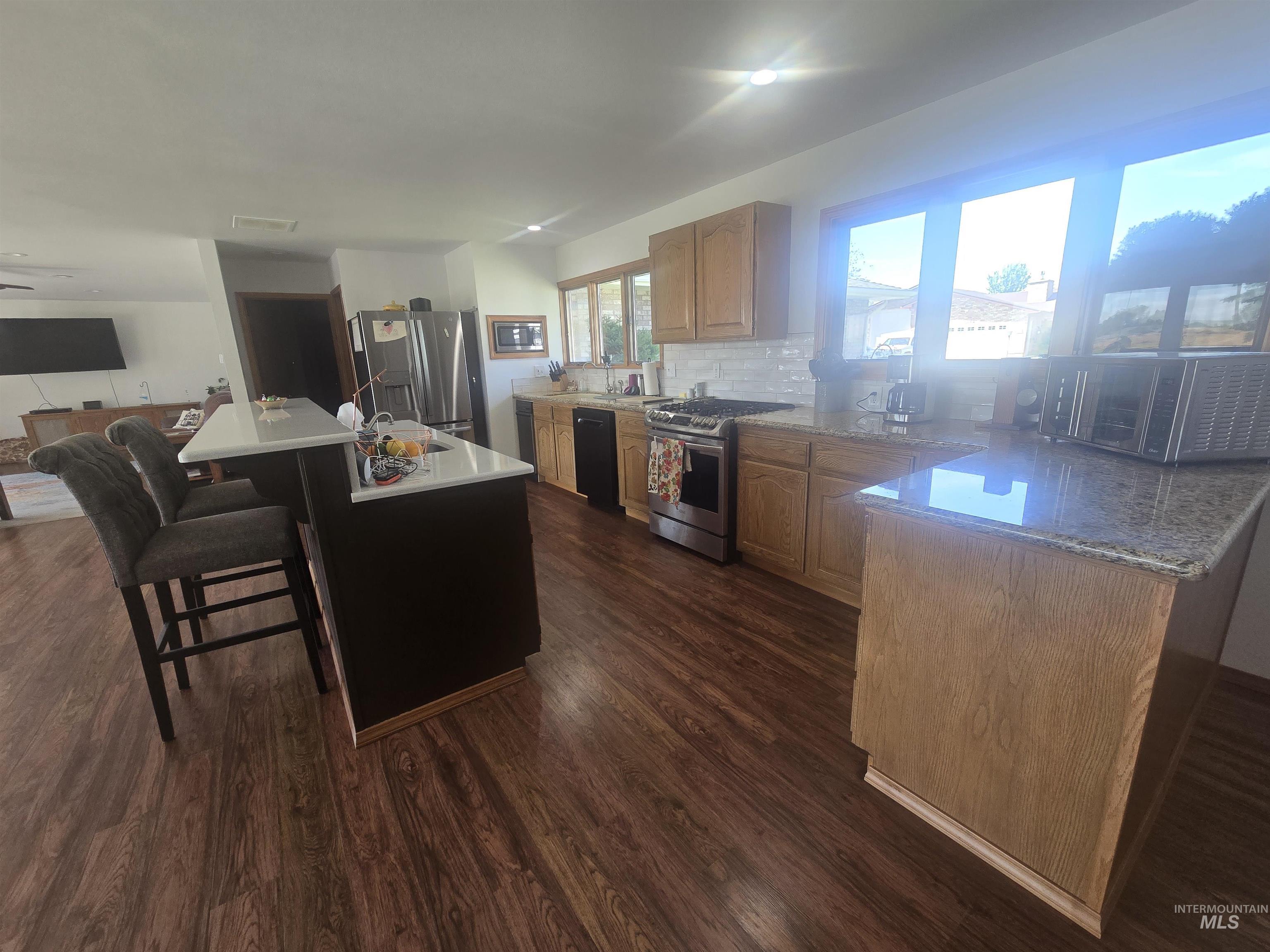130 Doral Dr, Jerome, Idaho 83338, 3 Bedrooms, 2.5 Bathrooms, Residential For Sale, Price $535,000,MLS 98990576