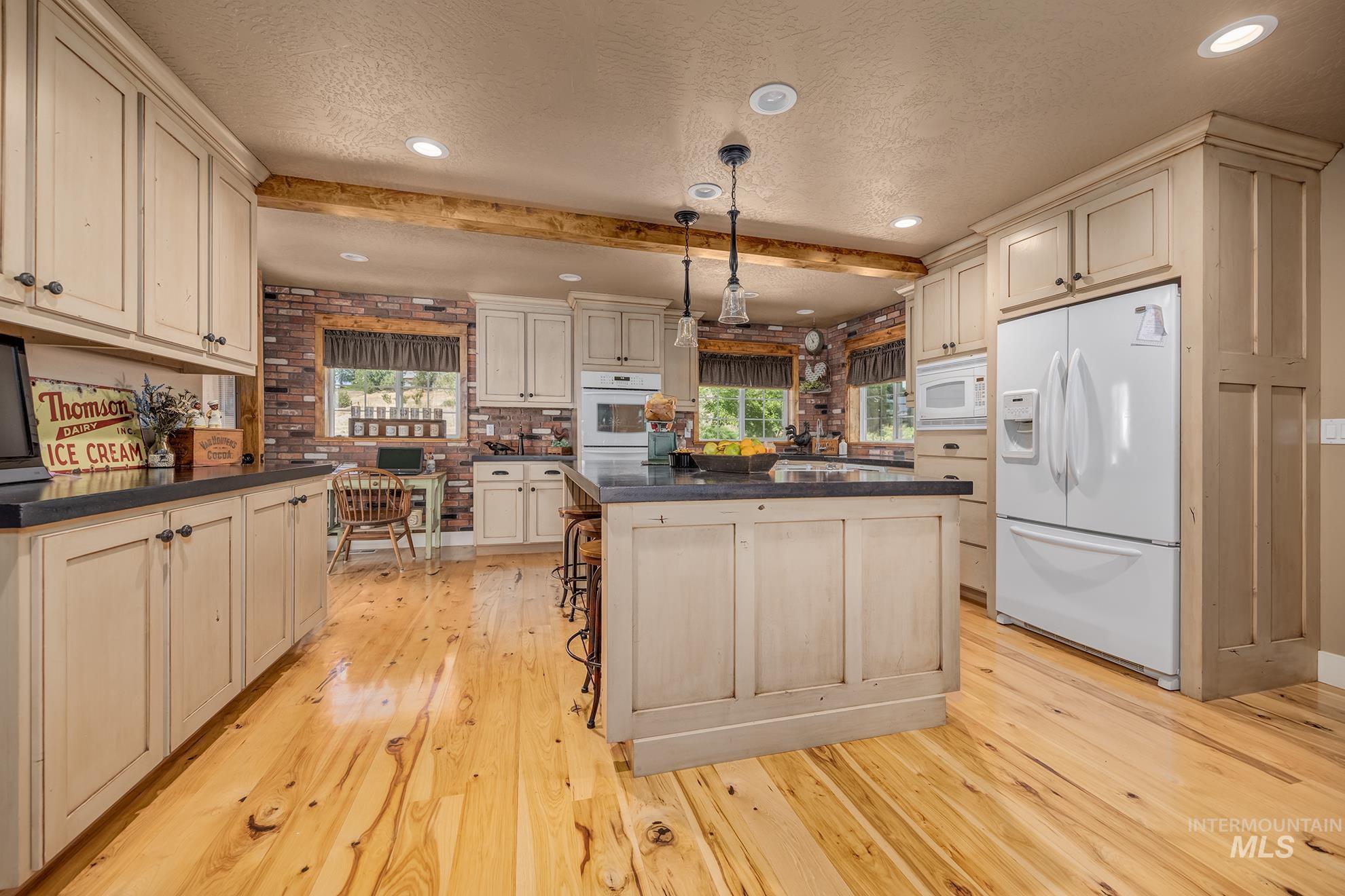 1530 Ross Road, Weiser, Idaho 83672, 3 Bedrooms, 3 Bathrooms, Residential For Sale, Price $969,000,MLS 98990577