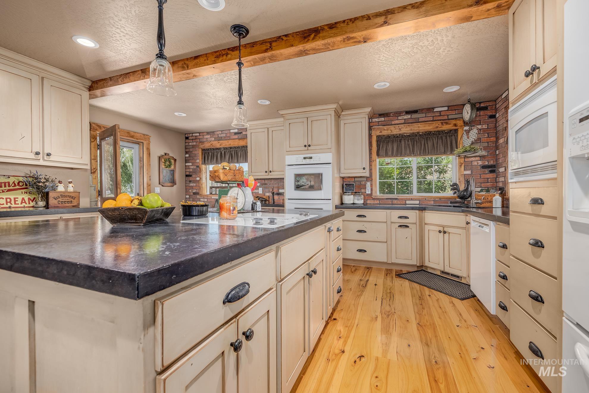 1530 Ross Road, Weiser, Idaho 83672, 3 Bedrooms, 3 Bathrooms, Residential For Sale, Price $969,000,MLS 98990577