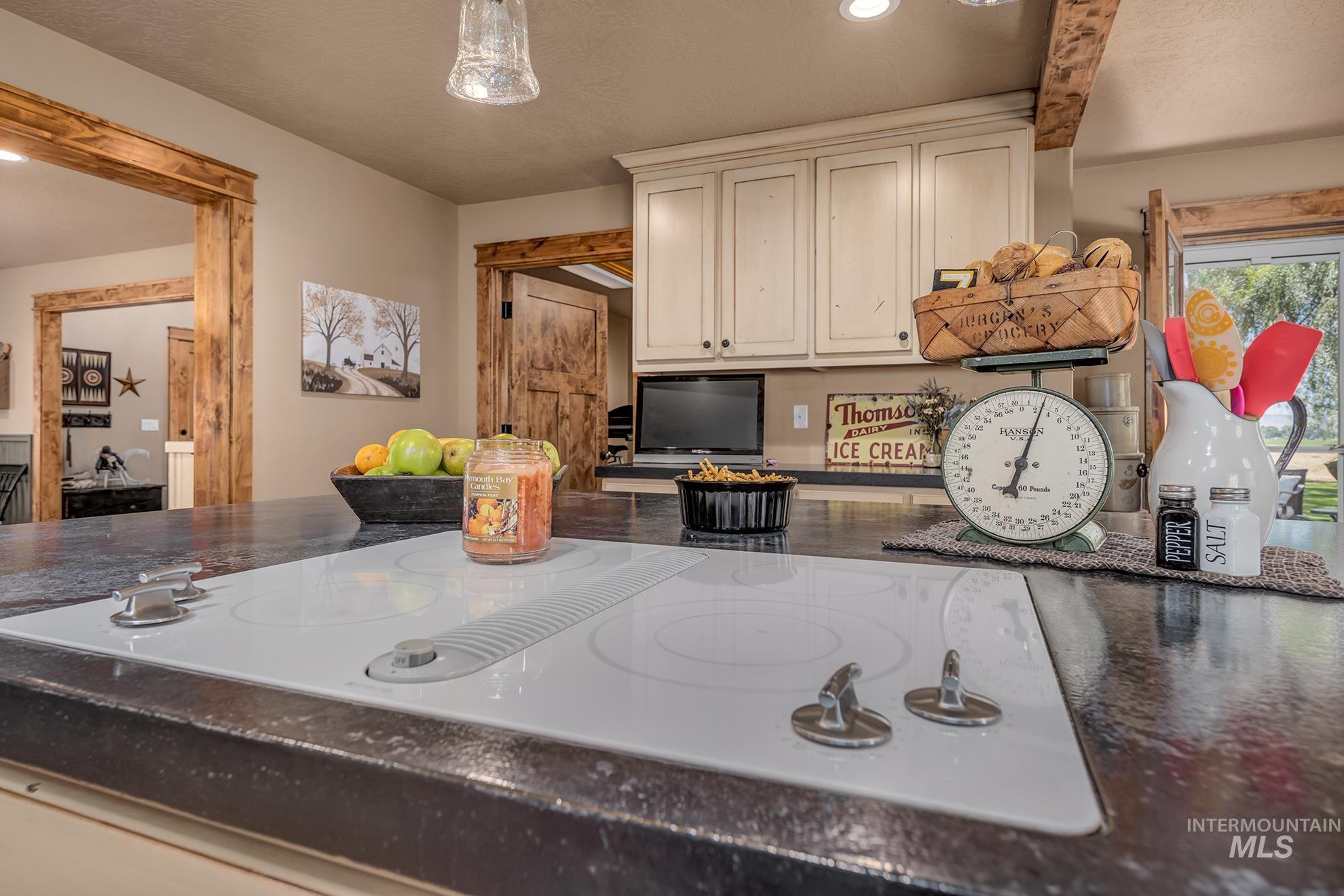 1530 Ross Road, Weiser, Idaho 83672, 3 Bedrooms, 3 Bathrooms, Residential For Sale, Price $969,000,MLS 98990577