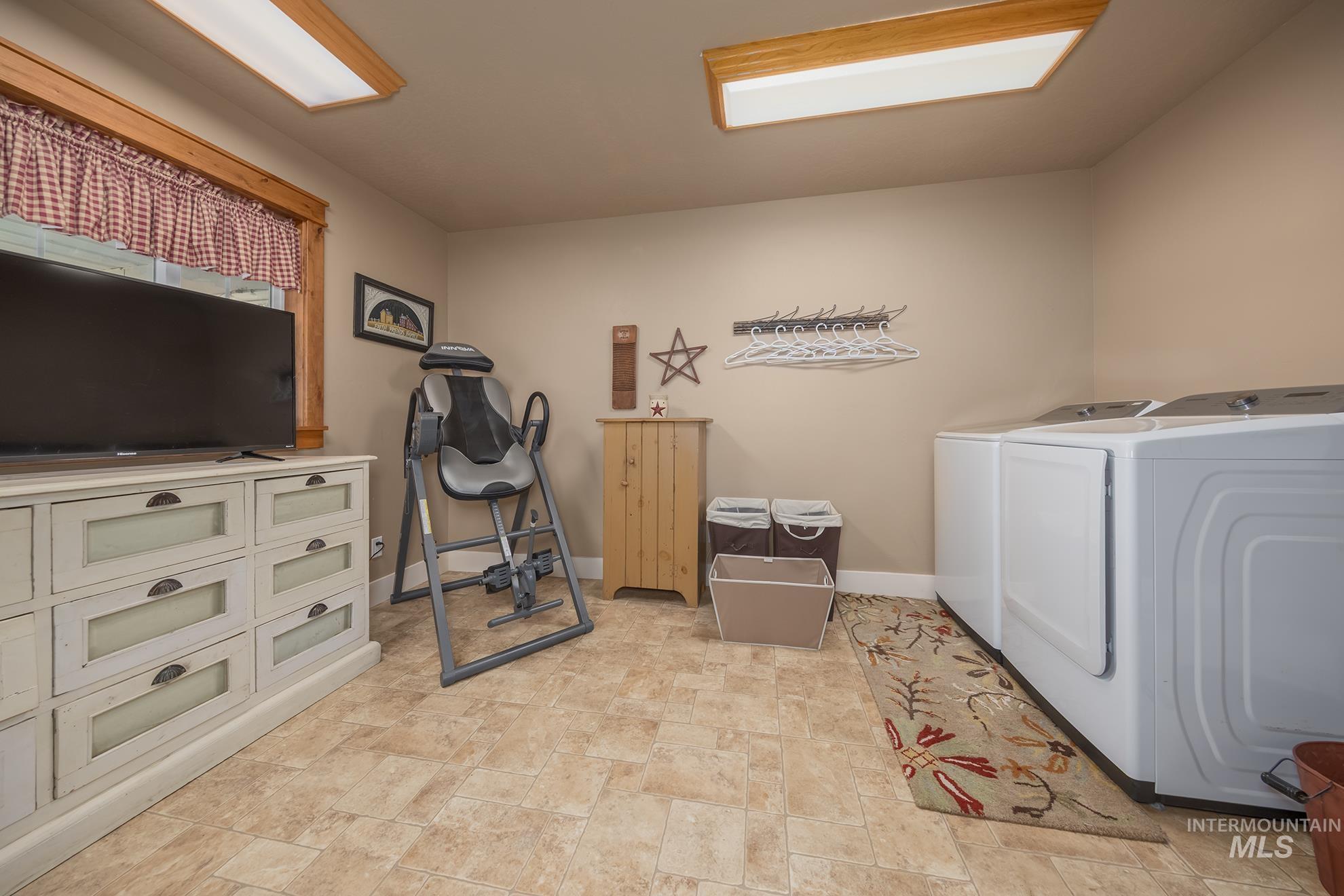 1530 Ross Road, Weiser, Idaho 83672, 3 Bedrooms, 3 Bathrooms, Residential For Sale, Price $969,000,MLS 98990577