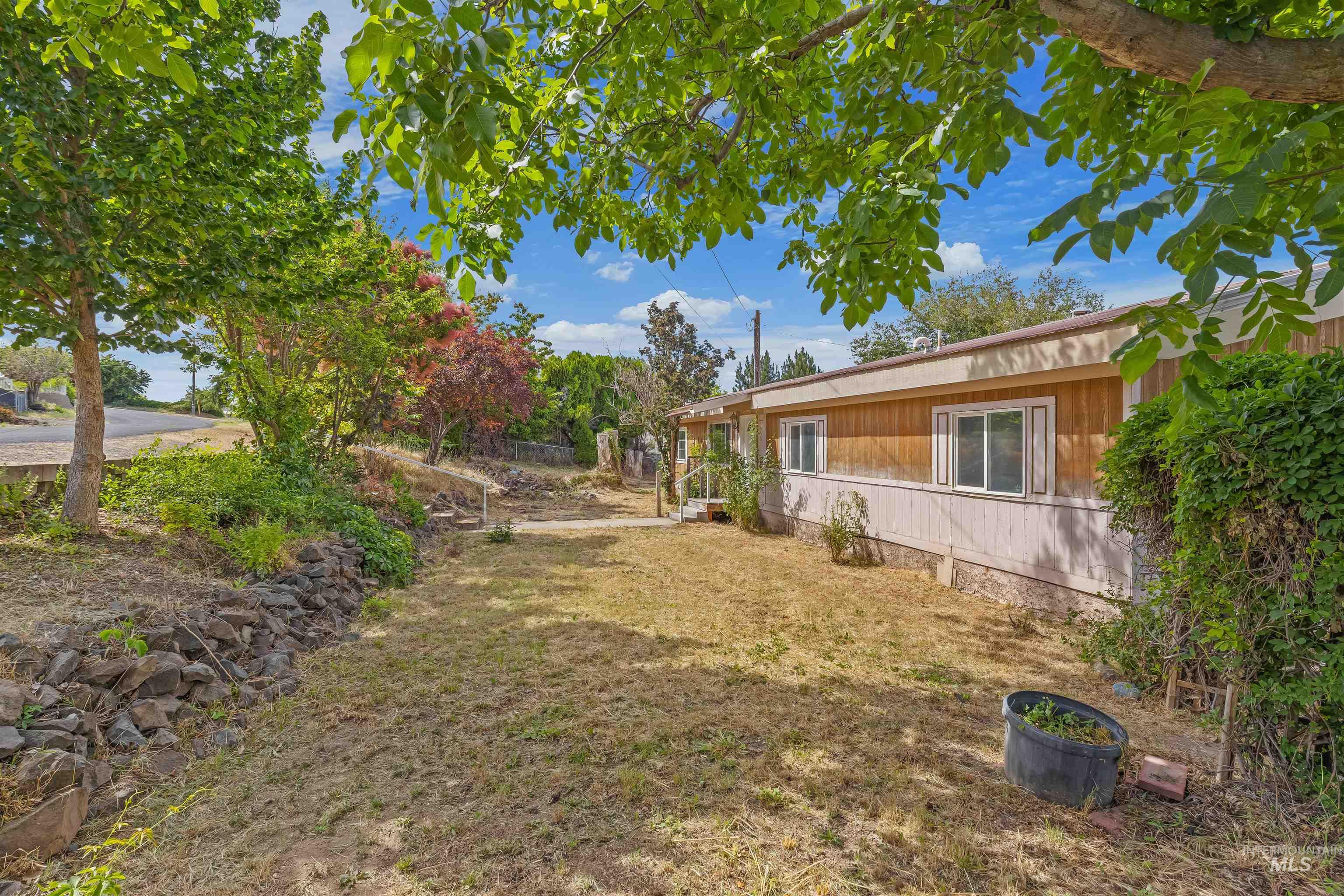 1752 Stafford Dr, Clarkston, Washington 99403, 4 Bedrooms, 2 Bathrooms, Residential For Sale, Price $204,500, 98990578
