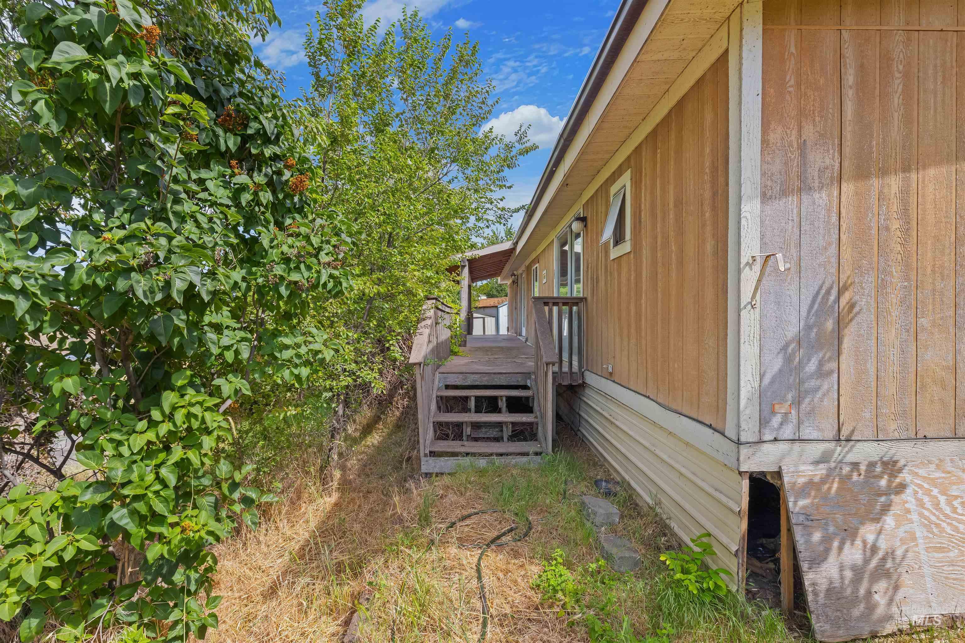 1752 Stafford Dr, Clarkston, Washington 99403, 4 Bedrooms, 2 Bathrooms, Residential For Sale, Price $204,500, 98990578