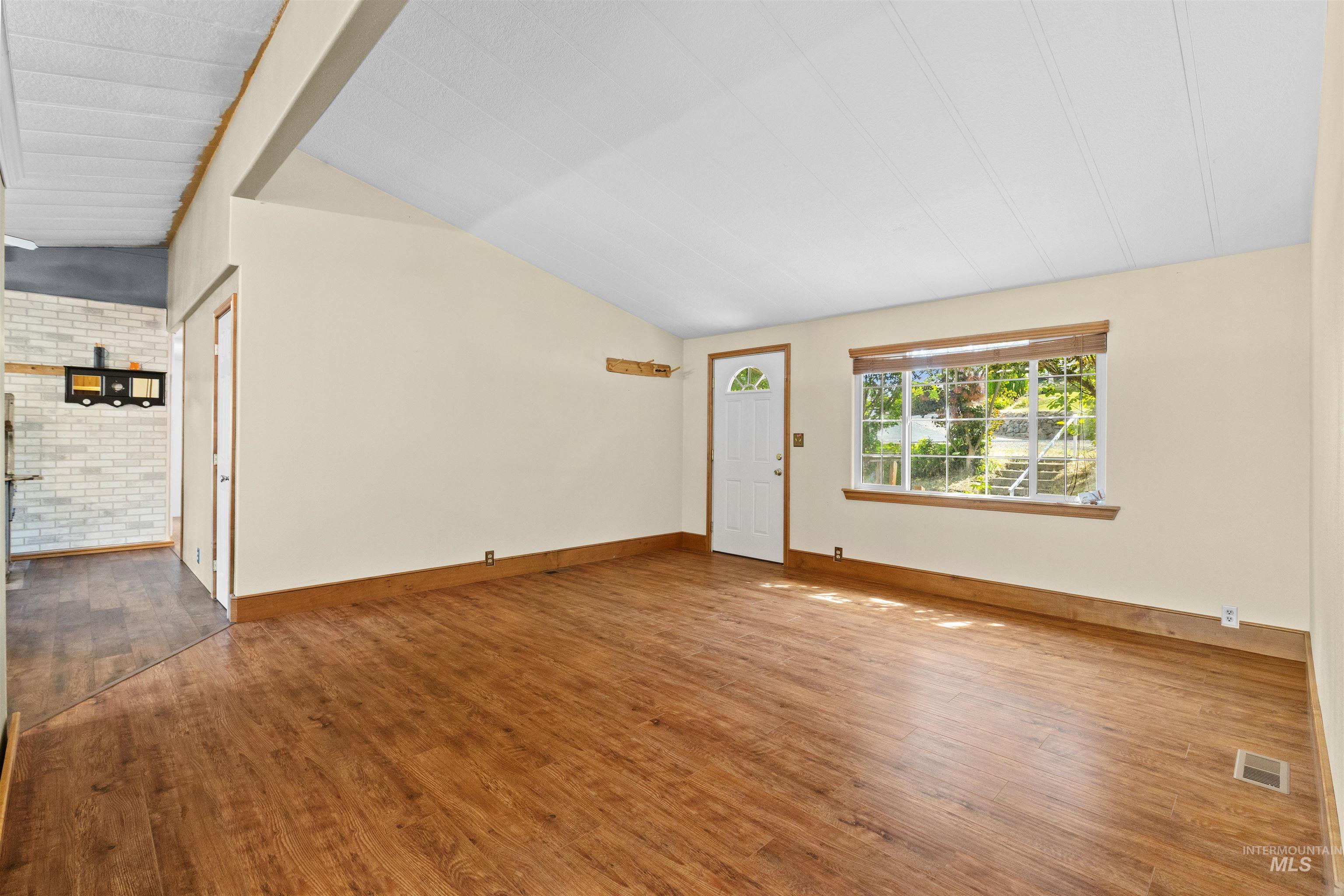 1752 Stafford Dr, Clarkston, Washington 99403, 4 Bedrooms, 2 Bathrooms, Residential For Sale, Price $204,500, 98990578