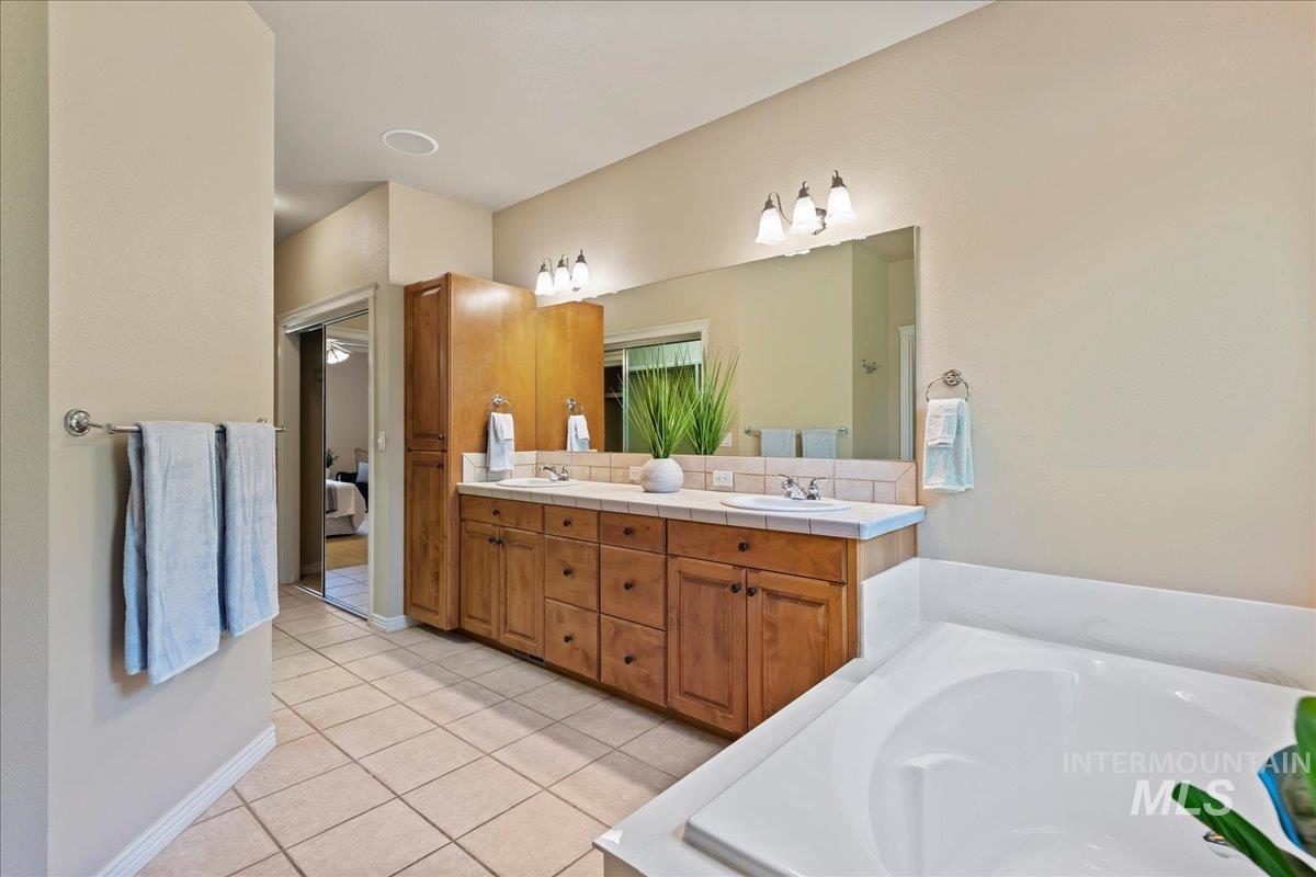 377 E Kite Dr, Eagle, Idaho 83616, 4 Bedrooms, 2.5 Bathrooms, Residential For Sale, Price $769,900, 98990579