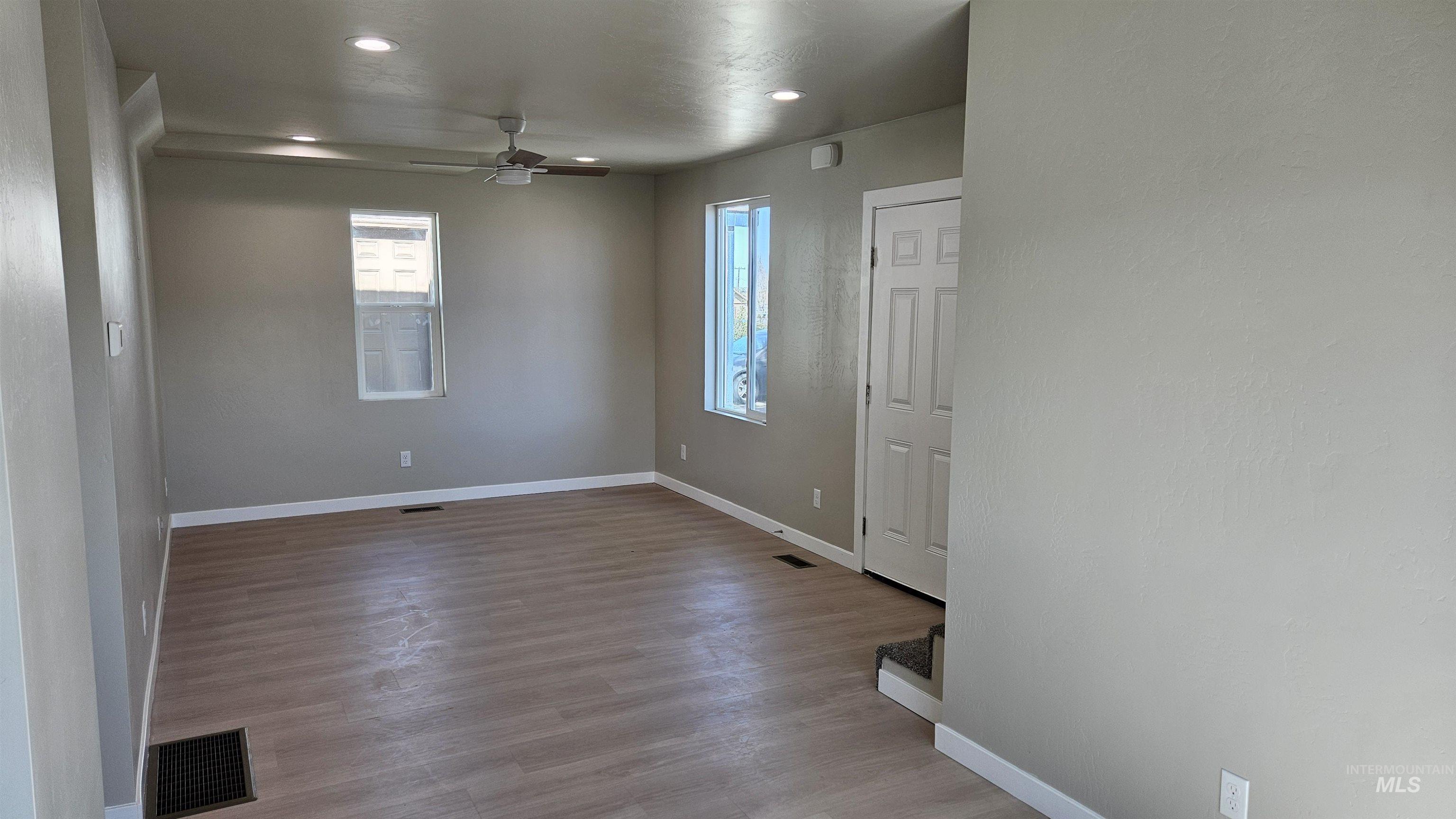 513 W Avenue B, Jerome, Idaho 83338, 3 Bedrooms, 2 Bathrooms, Residential For Sale, Price $290,000, 98990585