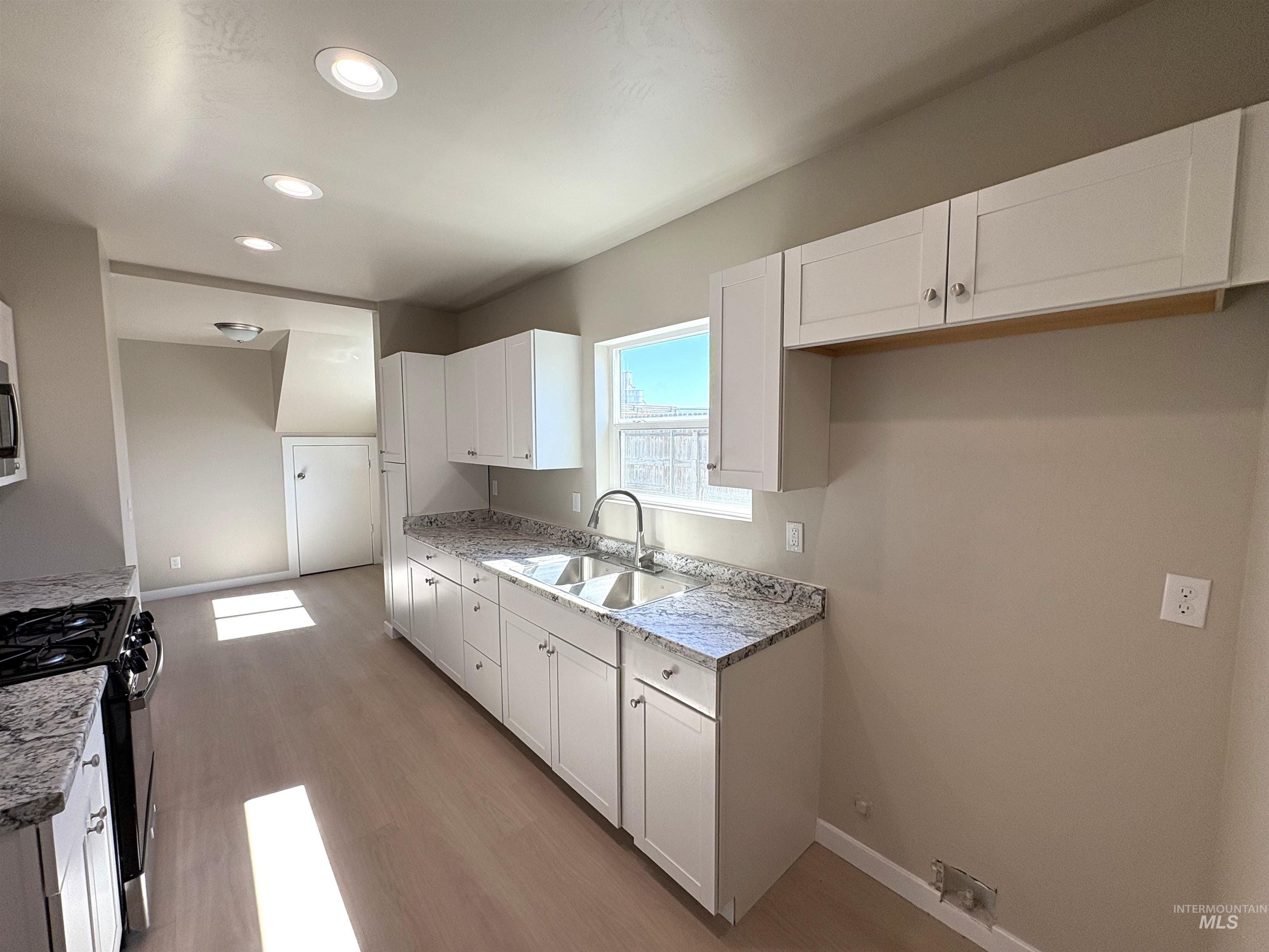 513 W Avenue B, Jerome, Idaho 83338, 3 Bedrooms, 2 Bathrooms, Residential For Sale, Price $290,000, 98990585