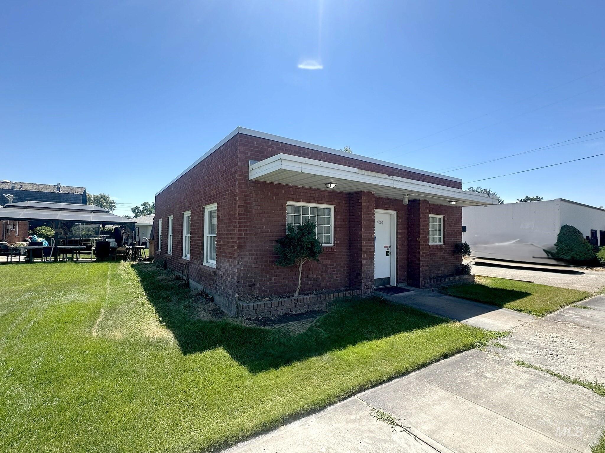 434 W Idaho, Ontario, Oregon 97914, 4 Bedrooms, 1 Bathroom, Residential For Sale, Price $255,000, 98990595