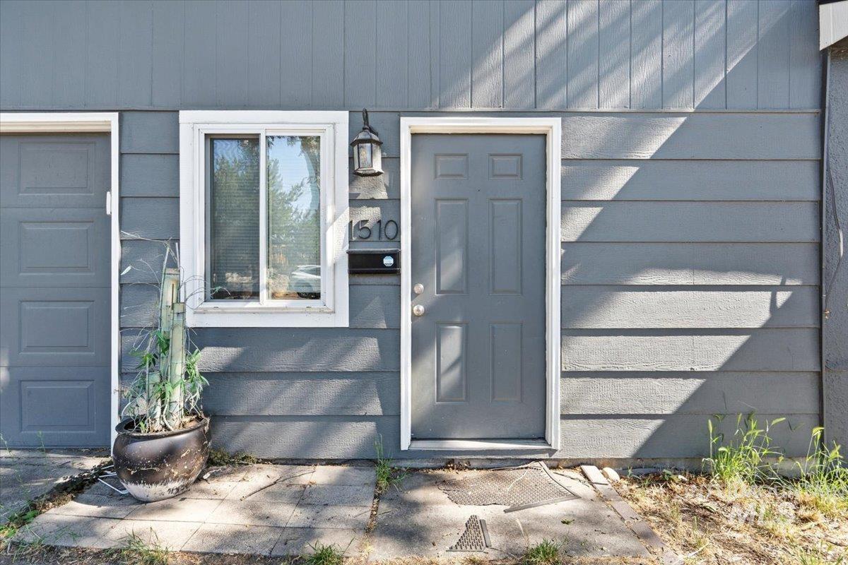 1510 W Hale, Boise, Idaho 83706, 3 Bedrooms, 1 Bathroom, Residential Income For Sale, Price $549,900, 98990606