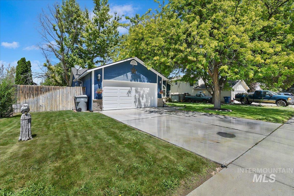 2900 Myrtlewood Way, Nampa, Idaho 83686, 3 Bedrooms, 2 Bathrooms, Residential For Sale, Price $360,000,MLS 98990607