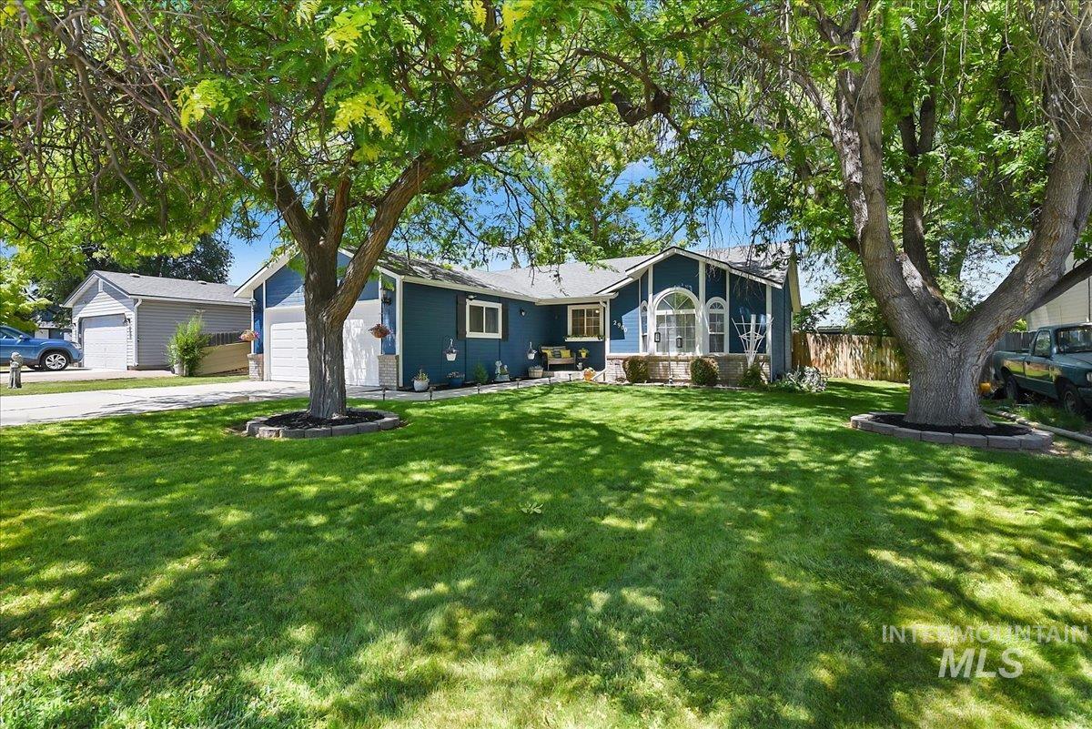 2900 Myrtlewood Way, Nampa, Idaho 83686, 3 Bedrooms, 2 Bathrooms, Residential For Sale, Price $360,000, 98990607