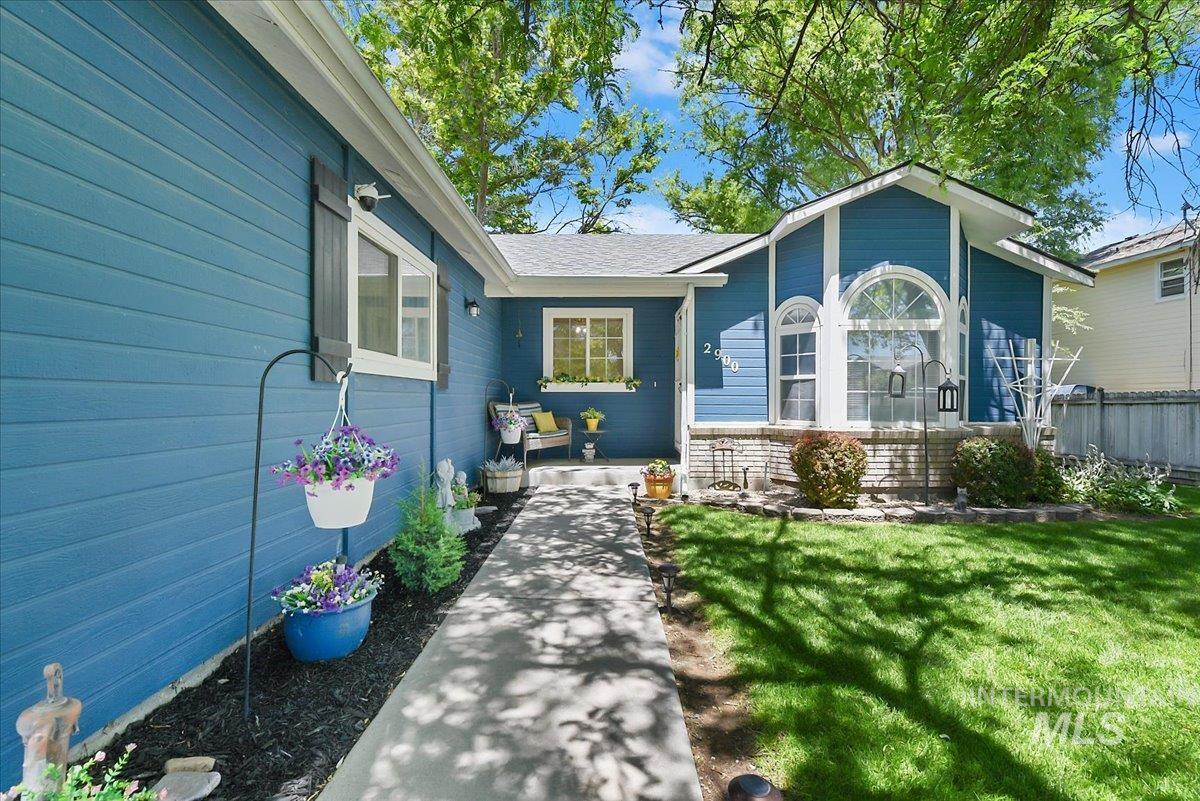 2900 Myrtlewood Way, Nampa, Idaho 83686, 3 Bedrooms, 2 Bathrooms, Residential For Sale, Price $360,000, 98990607