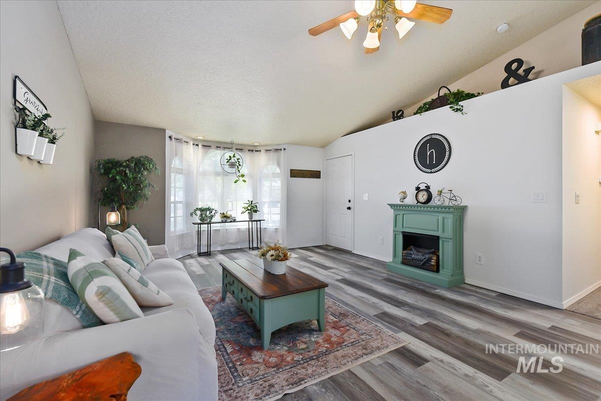 2900 Myrtlewood Way, Nampa, Idaho 83686, 3 Bedrooms, 2 Bathrooms, Residential For Sale, Price $360,000, 98990607