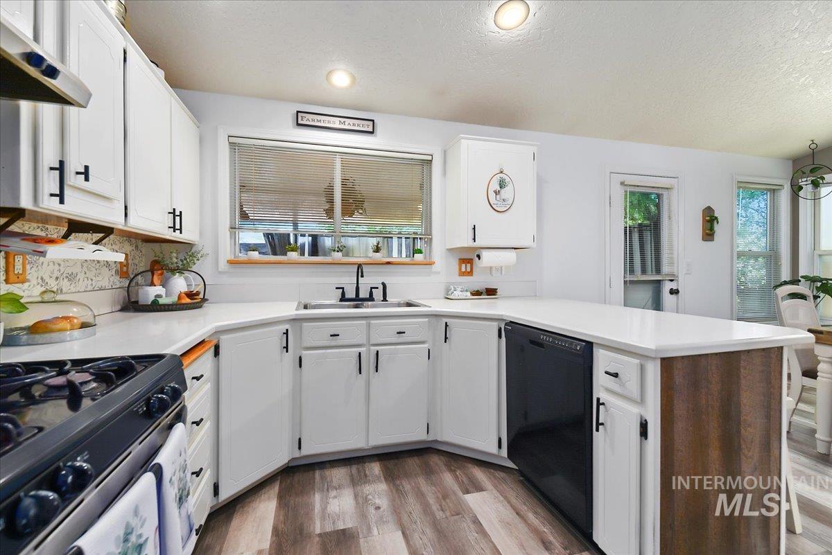2900 Myrtlewood Way, Nampa, Idaho 83686, 3 Bedrooms, 2 Bathrooms, Residential For Sale, Price $360,000, 98990607