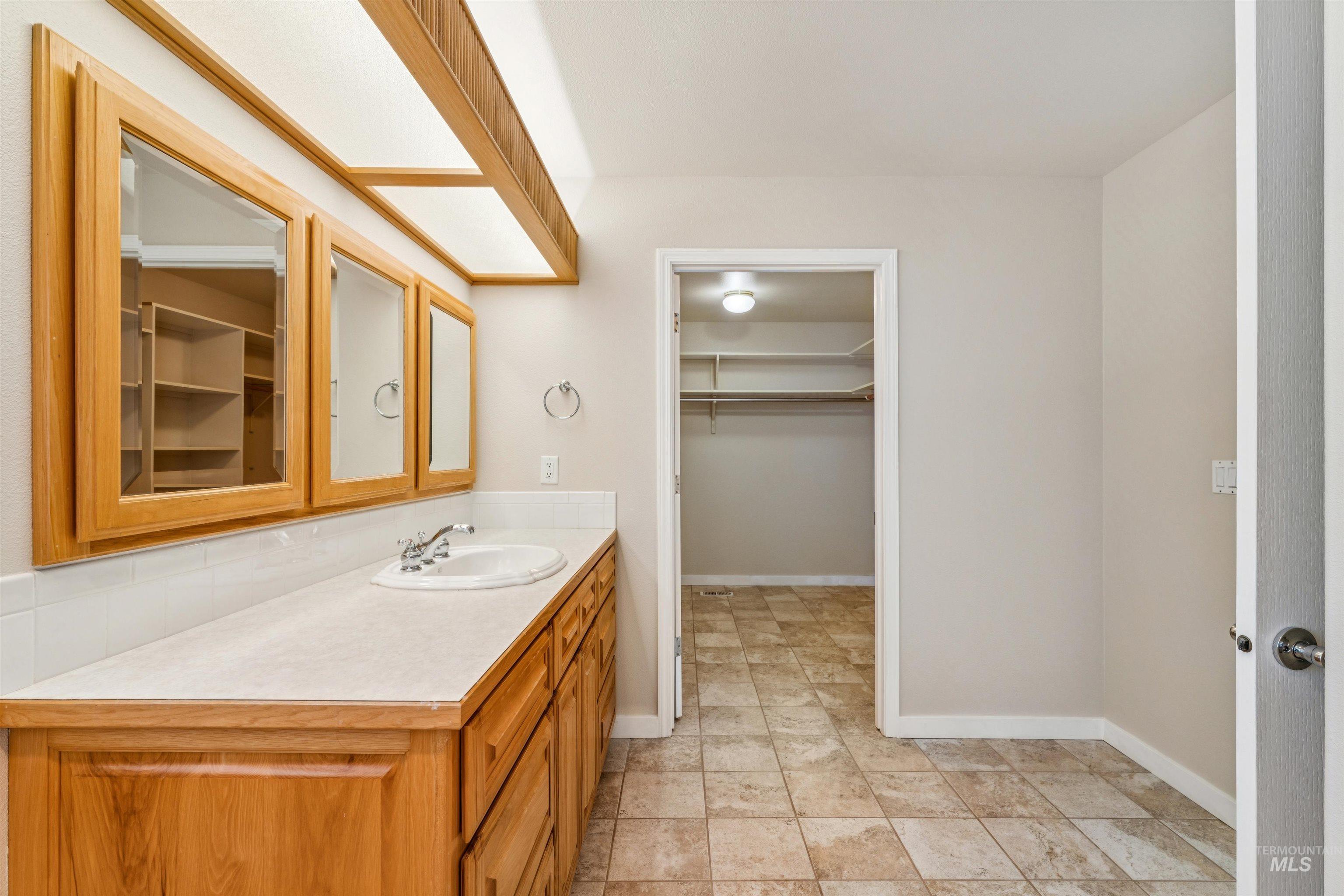 2099 Shelley Drive, Payette, Idaho 83661, 3 Bedrooms, 2.5 Bathrooms, Residential For Sale, Price $700,000, 98990613