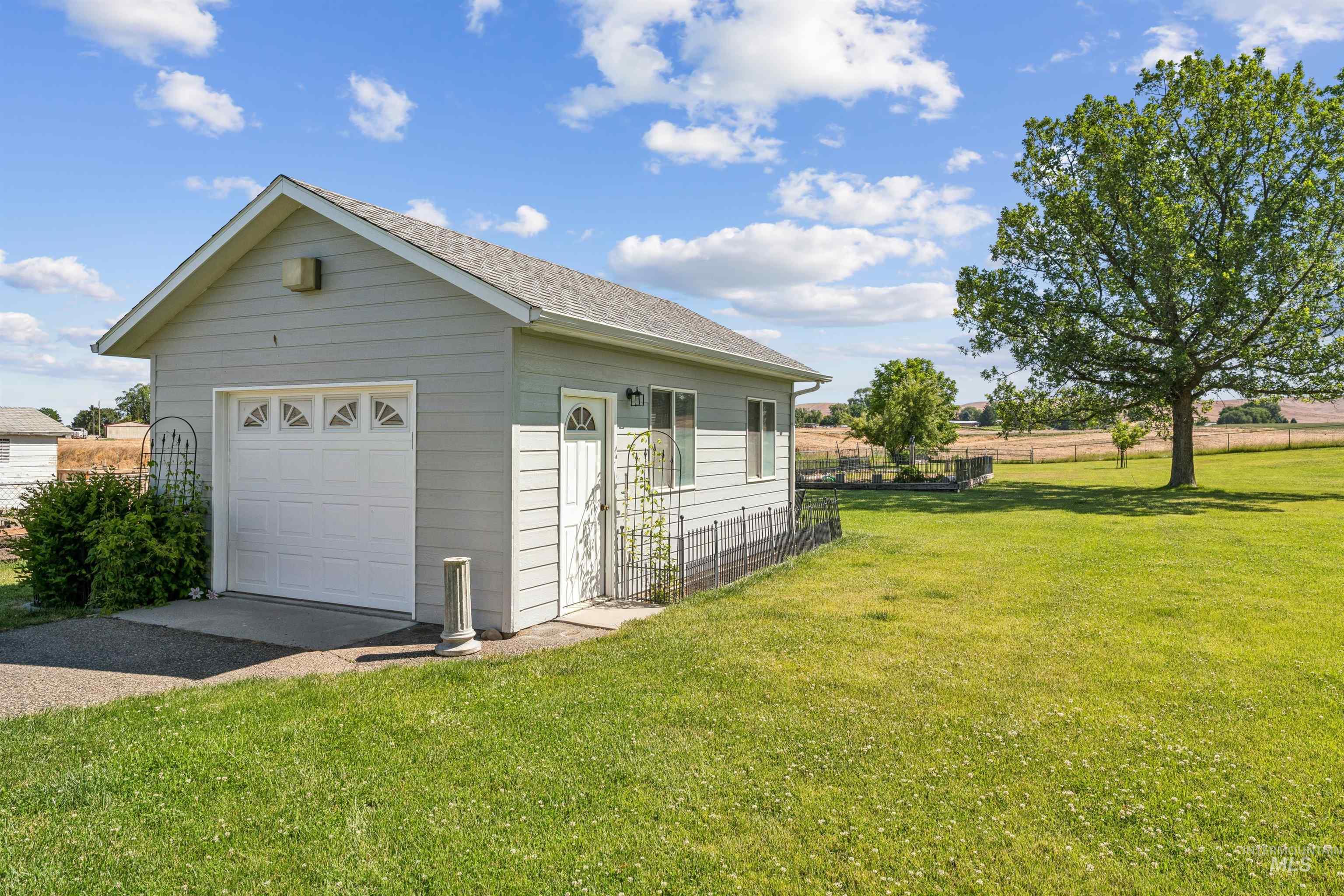 2099 Shelley Drive, Payette, Idaho 83661, 3 Bedrooms, 2.5 Bathrooms, Residential For Sale, Price $700,000, 98990613