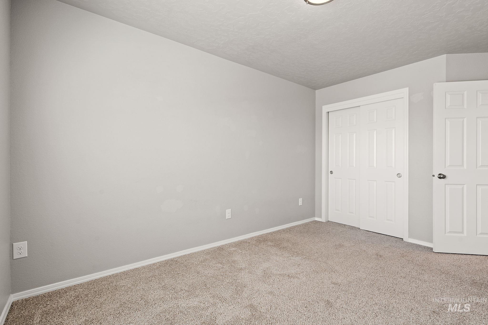 2123 N Bing Ave, Meridian, Idaho 83646, 3 Bedrooms, 2.5 Bathrooms, Residential Income For Sale, Price $499,000,MLS 98990615