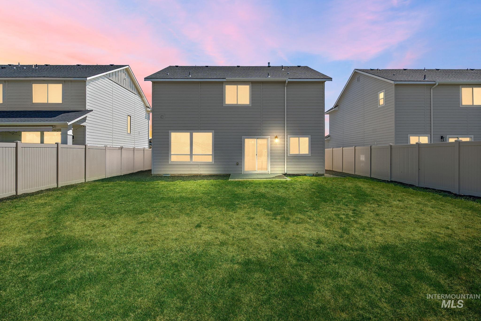 2123 N Bing Ave, Meridian, Idaho 83646, 3 Bedrooms, 2.5 Bathrooms, Residential Income For Sale, Price $499,000,MLS 98990615
