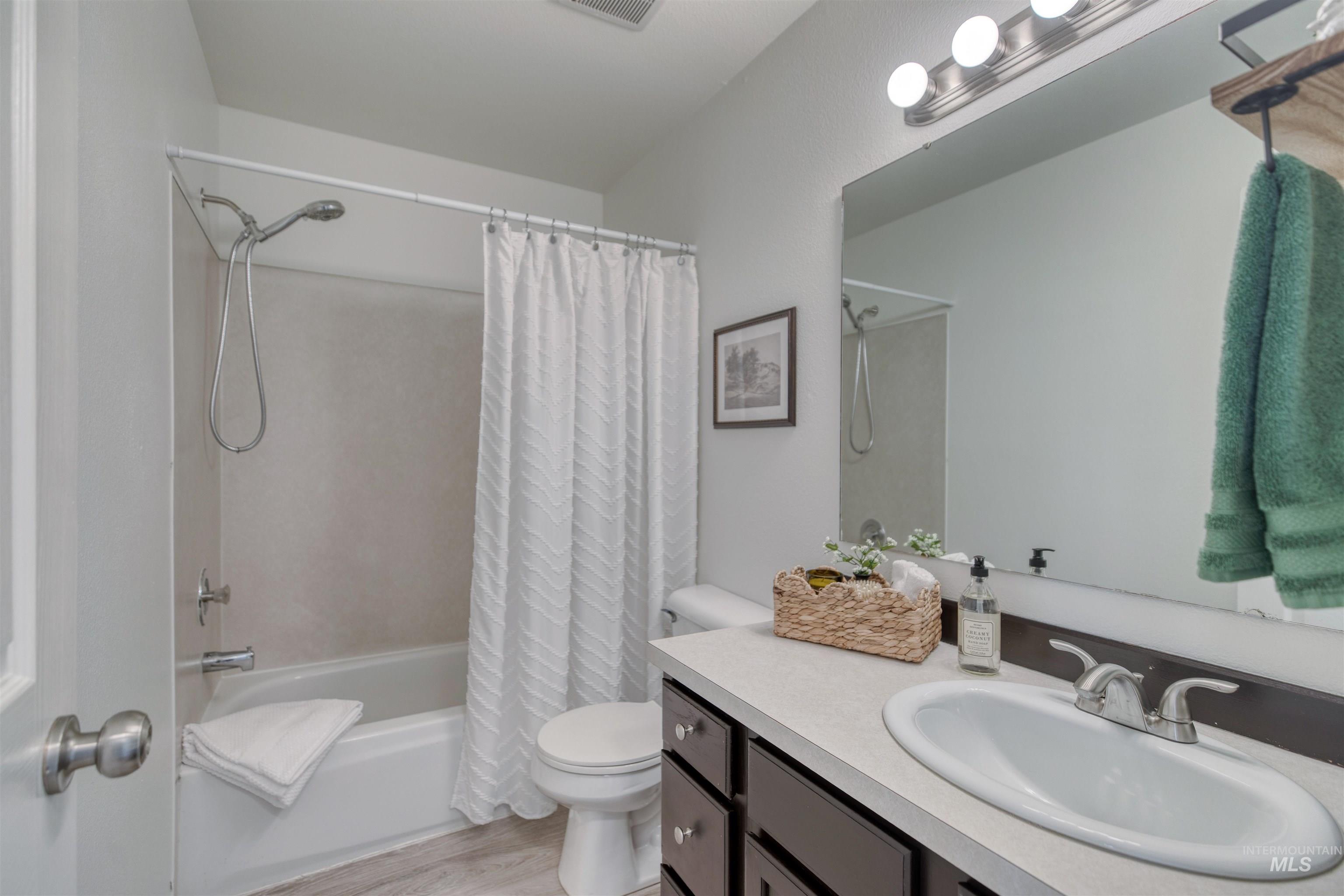3775 E Wormwood Ct, Boise, Idaho 83716-6936, 3 Bedrooms, 2 Bathrooms, Residential For Sale, Price $460,000,MLS 98990617