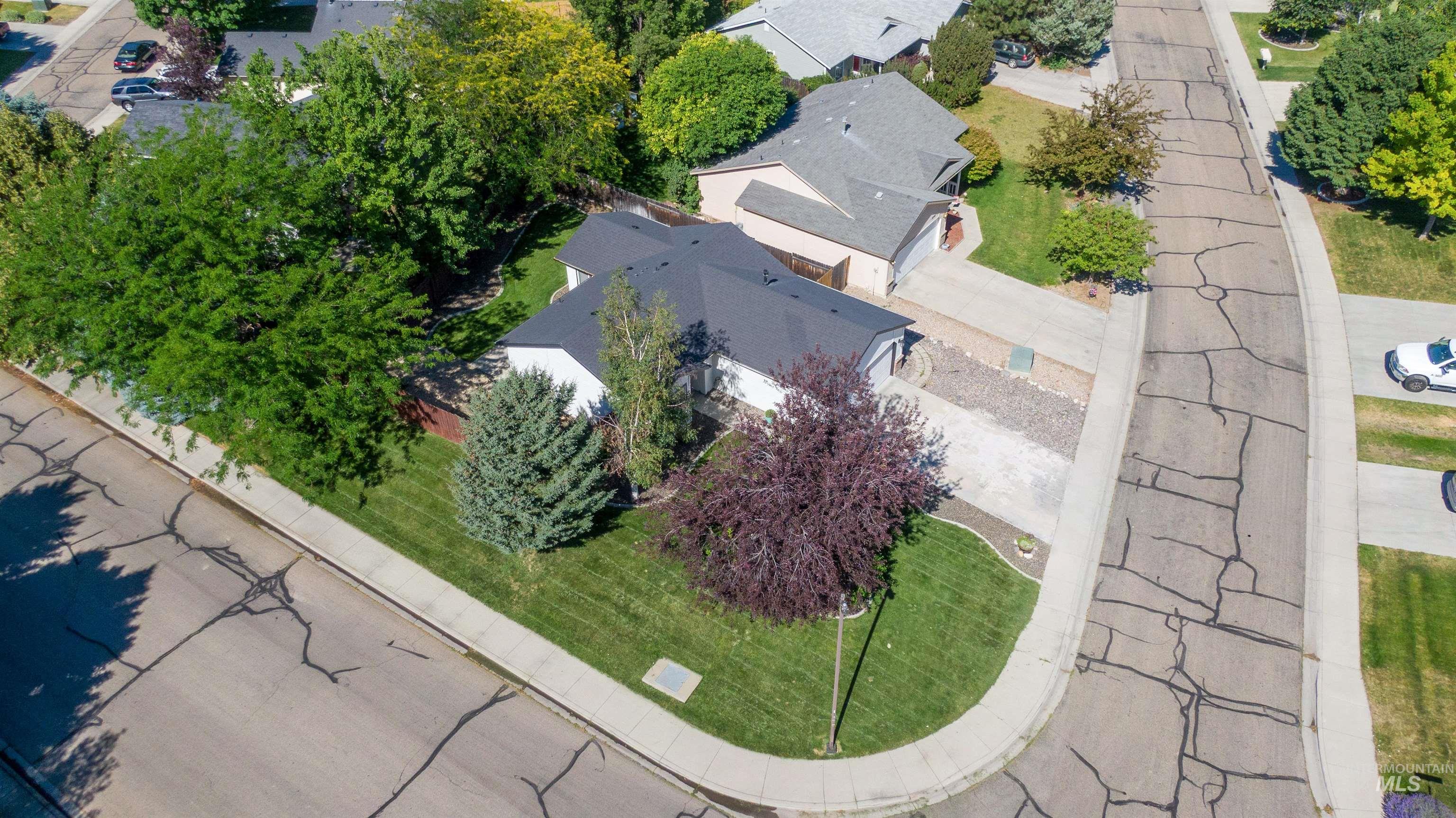 3775 E Wormwood Ct, Boise, Idaho 83716-6936, 3 Bedrooms, 2 Bathrooms, Residential For Sale, Price $460,000,MLS 98990617