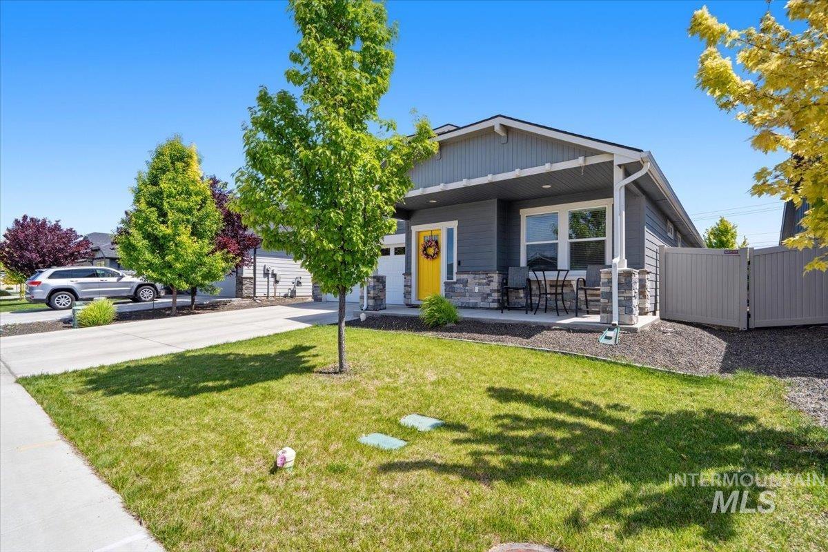 2301 W Skylar St, Nampa, Idaho 83686, 3 Bedrooms, 2 Bathrooms, Residential For Sale, Price $429,000,MLS 98990621