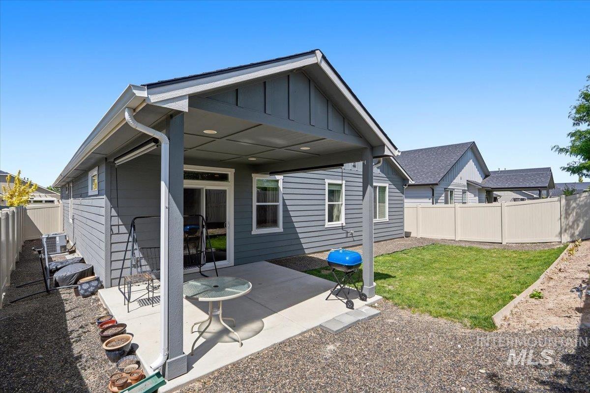 2301 W Skylar St, Nampa, Idaho 83686, 3 Bedrooms, 2 Bathrooms, Residential For Sale, Price $429,000,MLS 98990621