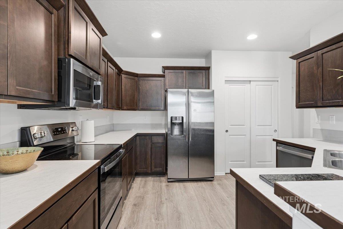 2301 W Skylar St, Nampa, Idaho 83686, 3 Bedrooms, 2 Bathrooms, Residential For Sale, Price $429,000,MLS 98990621