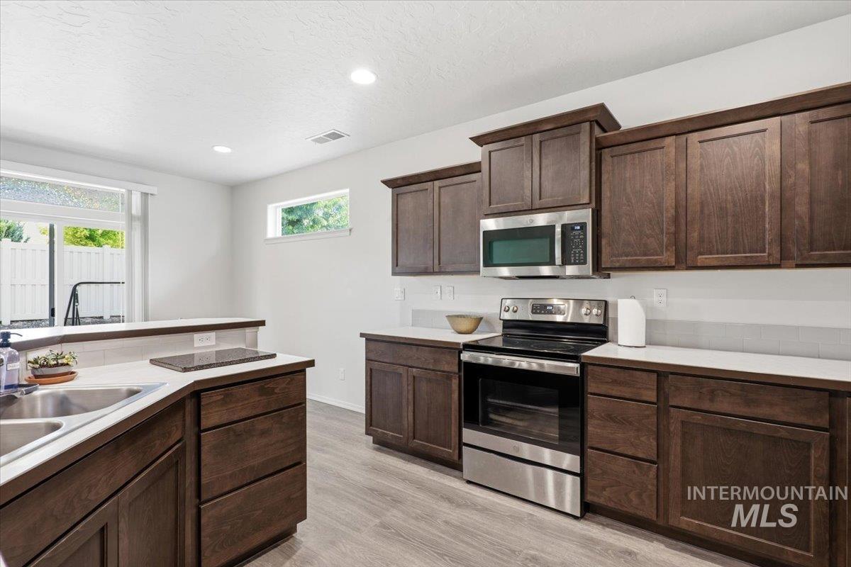 2301 W Skylar St, Nampa, Idaho 83686, 3 Bedrooms, 2 Bathrooms, Residential For Sale, Price $429,000,MLS 98990621