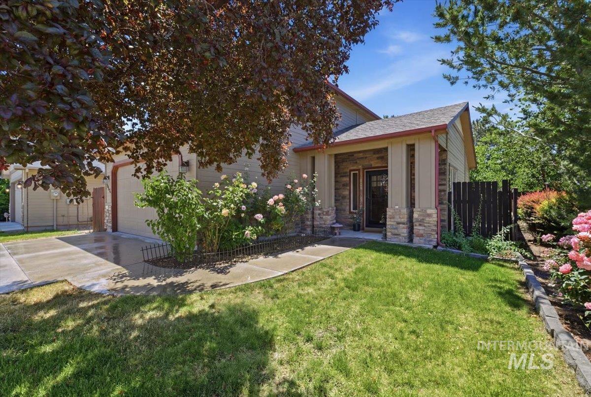 10285 W Kingsbriar Dr, Boise, Idaho 83709, 3 Bedrooms, 2.5 Bathrooms, Residential For Sale, Price $425,000,MLS 98990627