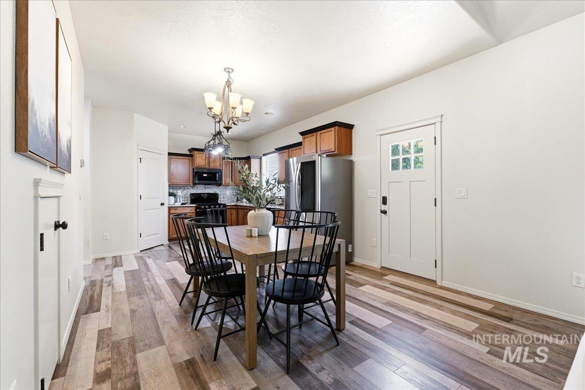 10285 W Kingsbriar Dr, Boise, Idaho 83709, 3 Bedrooms, 2.5 Bathrooms, Residential For Sale, Price $425,000,MLS 98990627