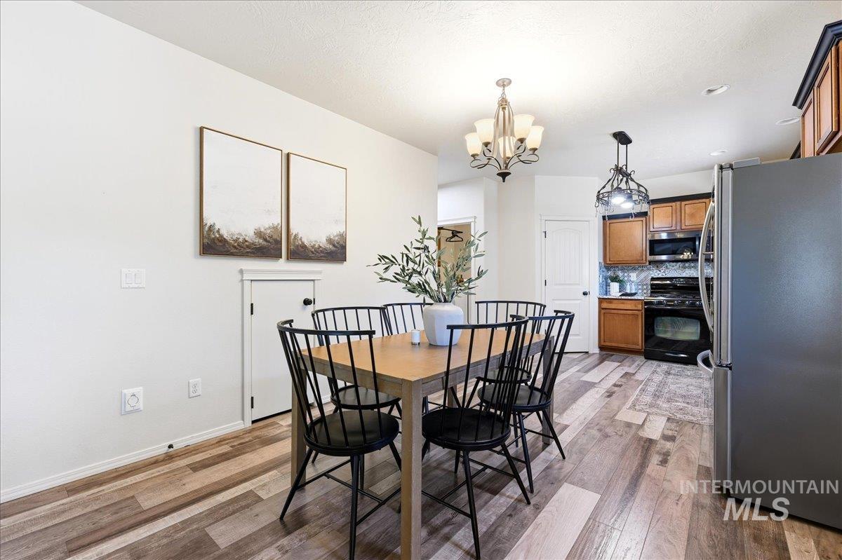 10285 W Kingsbriar Dr, Boise, Idaho 83709, 3 Bedrooms, 2.5 Bathrooms, Residential For Sale, Price $425,000,MLS 98990627