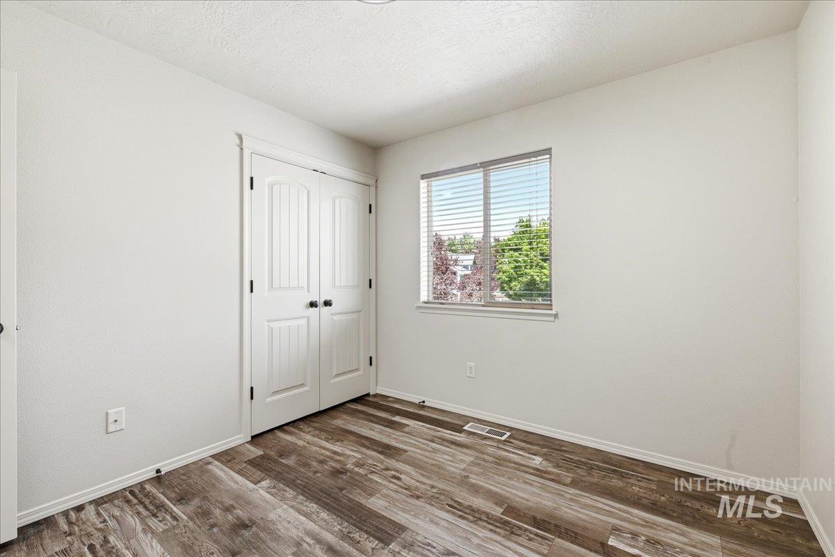 10285 W Kingsbriar Dr, Boise, Idaho 83709, 3 Bedrooms, 2.5 Bathrooms, Residential For Sale, Price $425,000,MLS 98990627