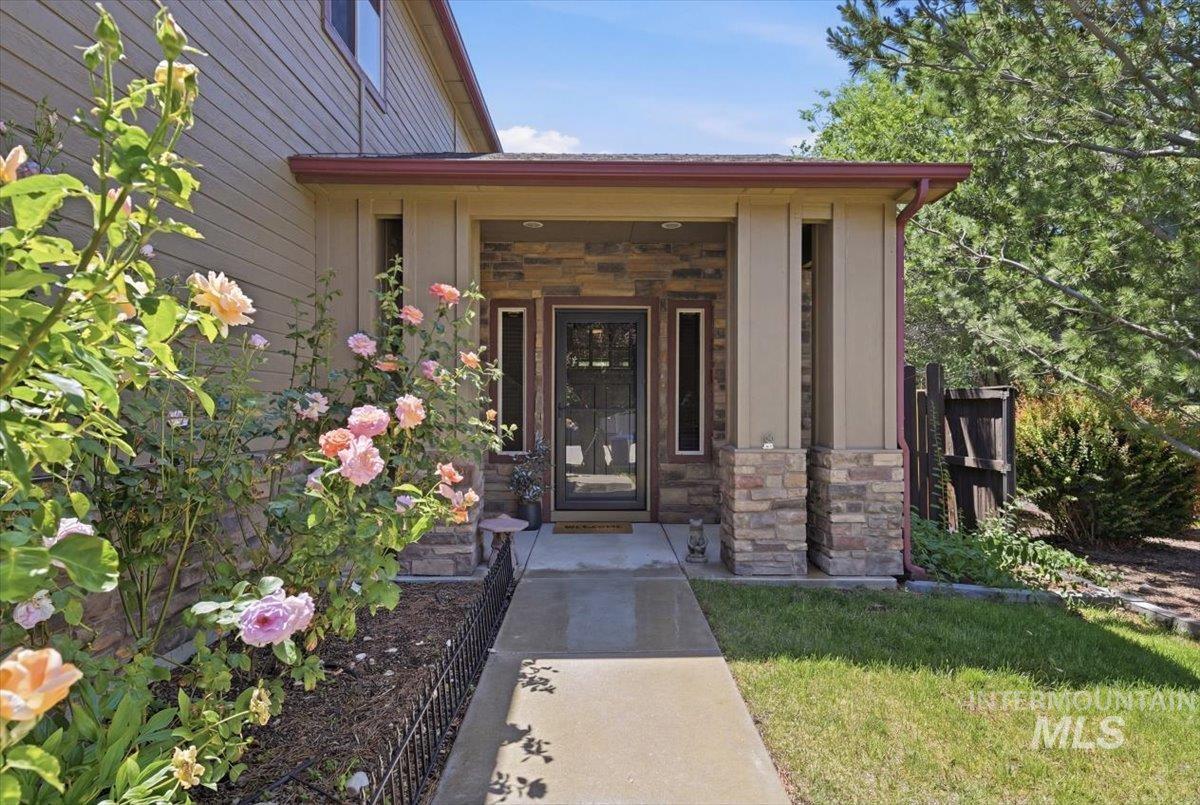 10285 W Kingsbriar Dr, Boise, Idaho 83709, 3 Bedrooms, 2.5 Bathrooms, Residential For Sale, Price $425,000,MLS 98990627