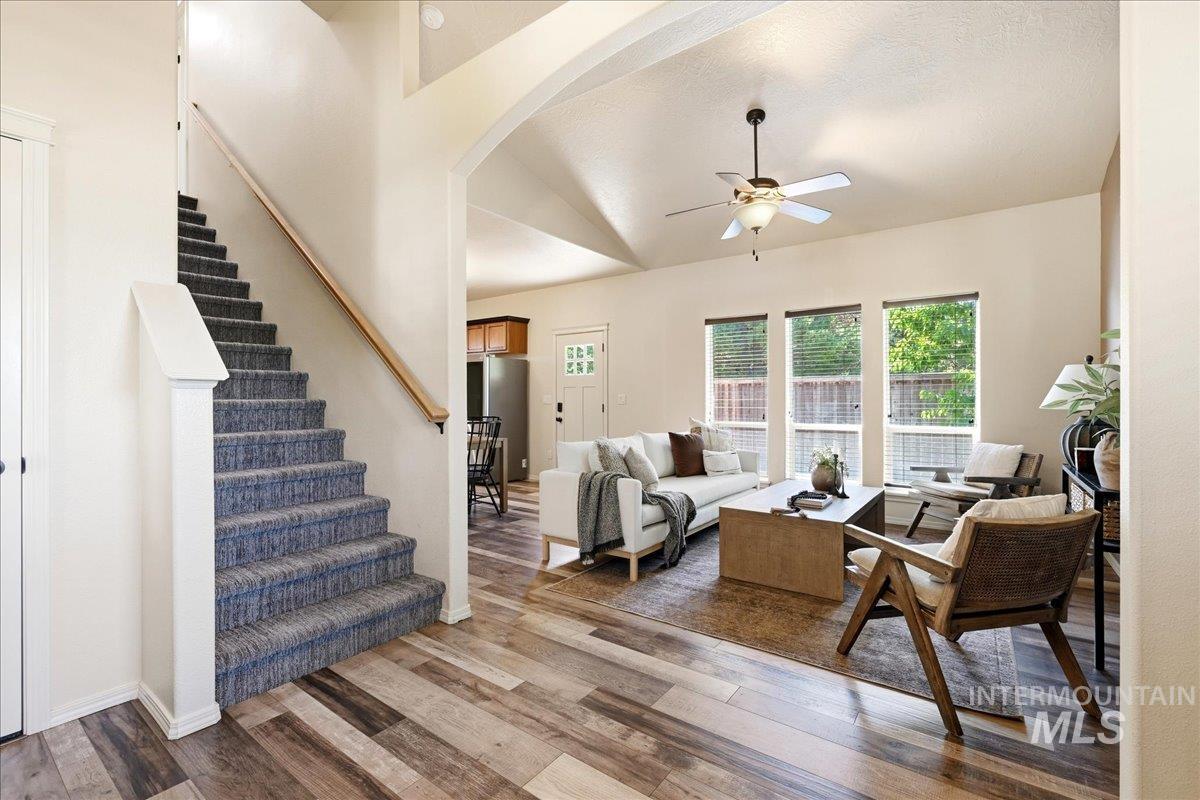 10285 W Kingsbriar Dr, Boise, Idaho 83709, 3 Bedrooms, 2.5 Bathrooms, Residential For Sale, Price $425,000,MLS 98990627