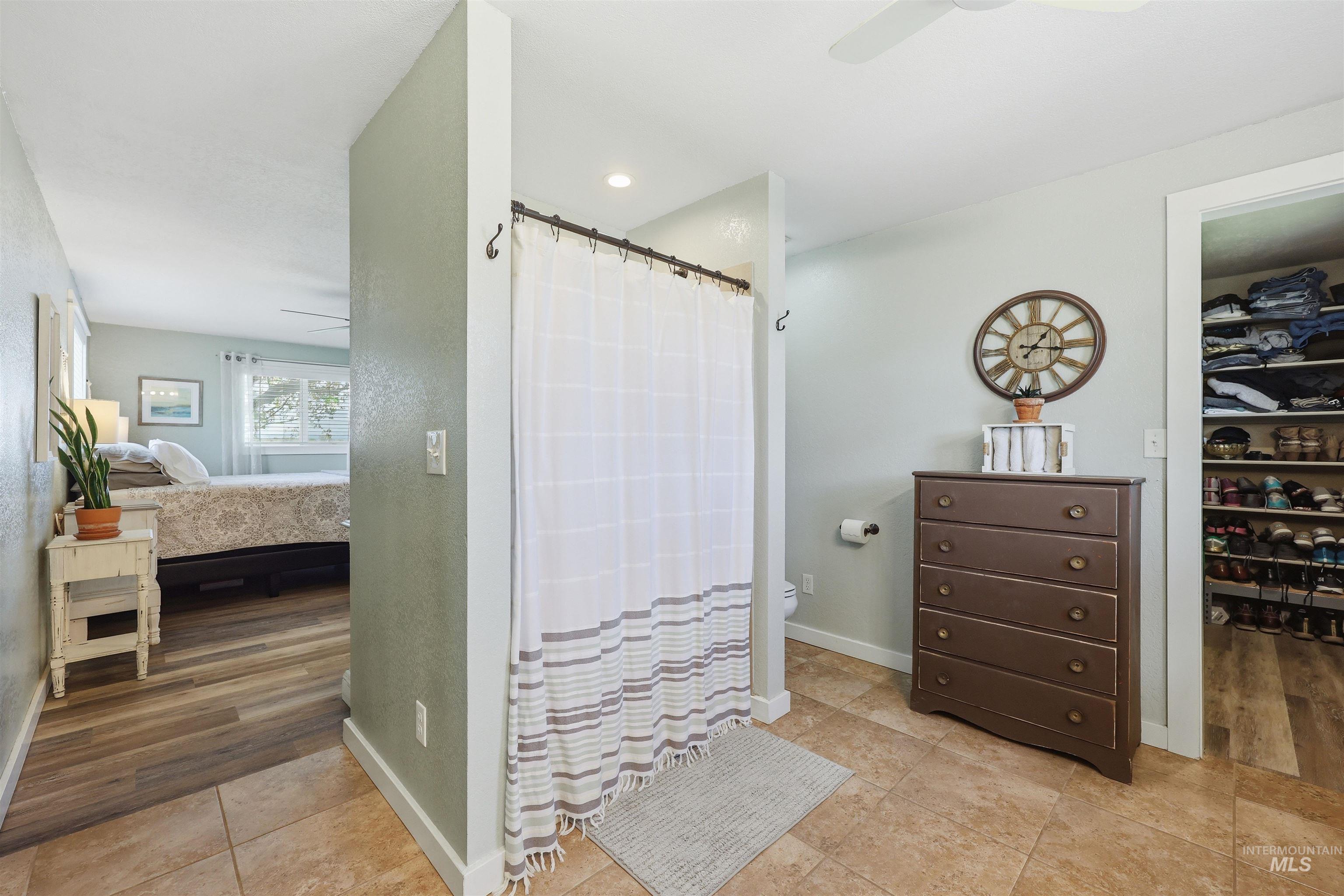 10370 Cherry Ln, Nampa, Idaho 83687, 5 Bedrooms, 3 Bathrooms, Residential For Sale, Price $585,000, 98990632