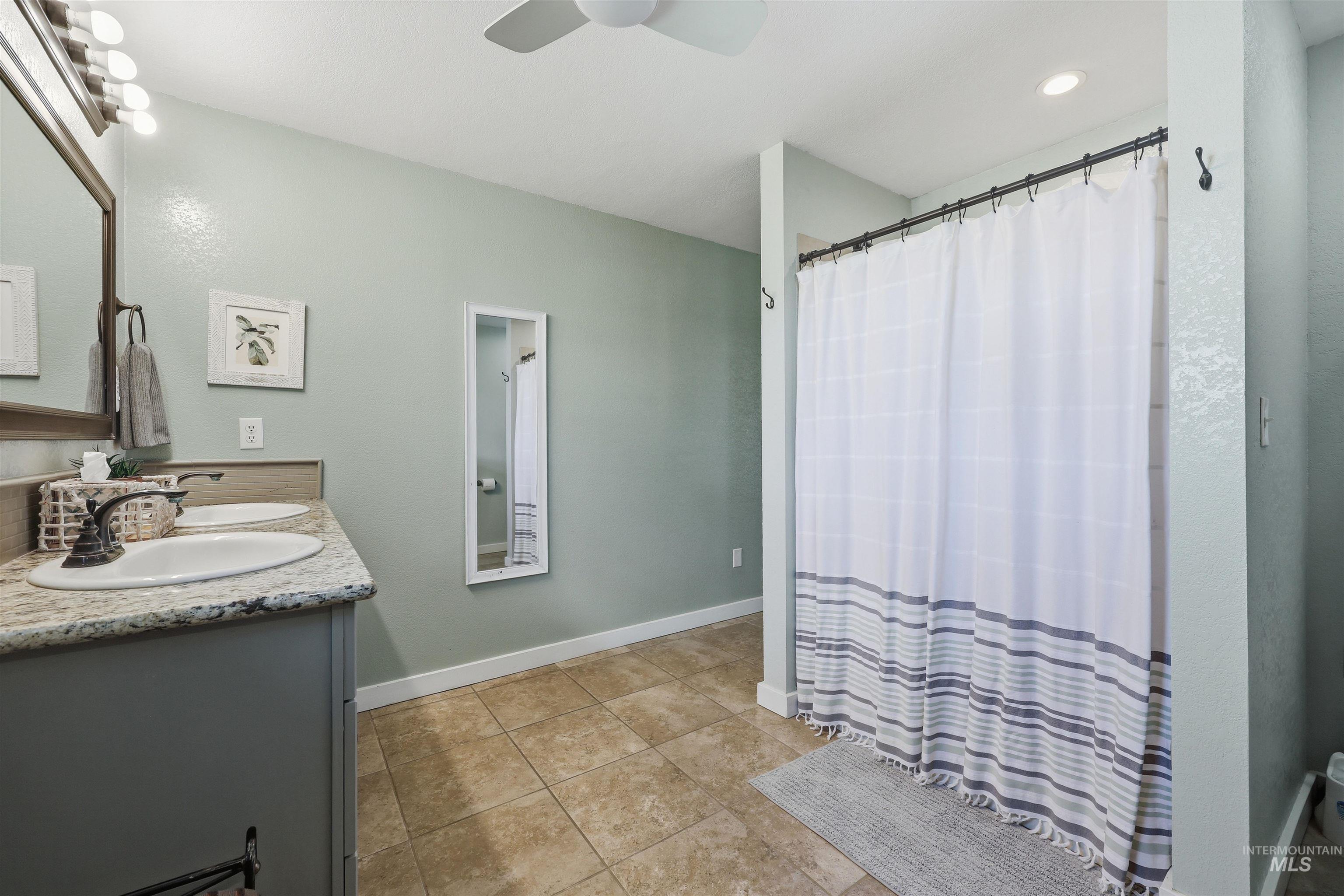 10370 Cherry Ln, Nampa, Idaho 83687, 5 Bedrooms, 3 Bathrooms, Residential For Sale, Price $585,000, 98990632