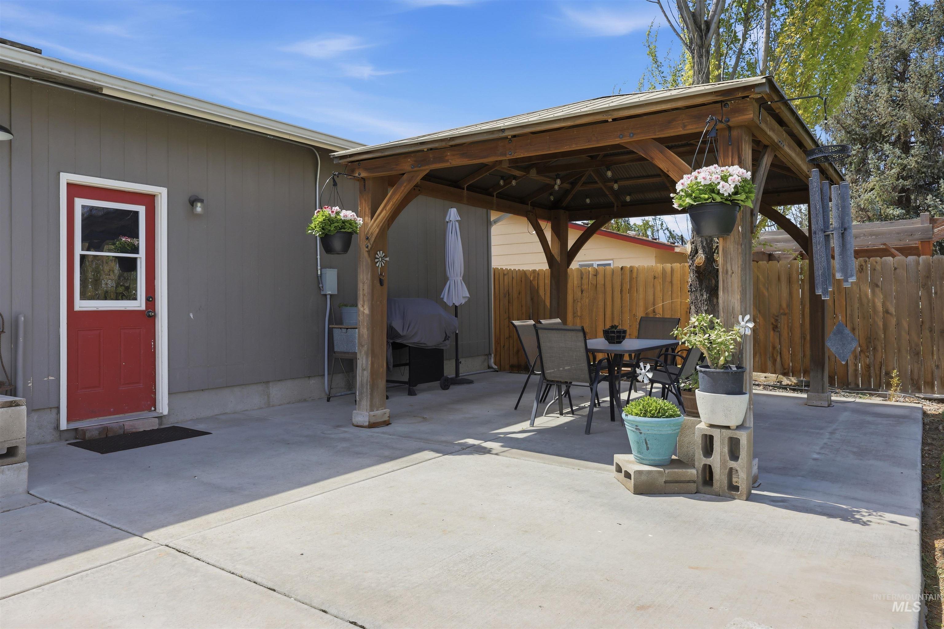 10370 Cherry Ln, Nampa, Idaho 83687, 5 Bedrooms, 3 Bathrooms, Residential For Sale, Price $585,000, 98990632