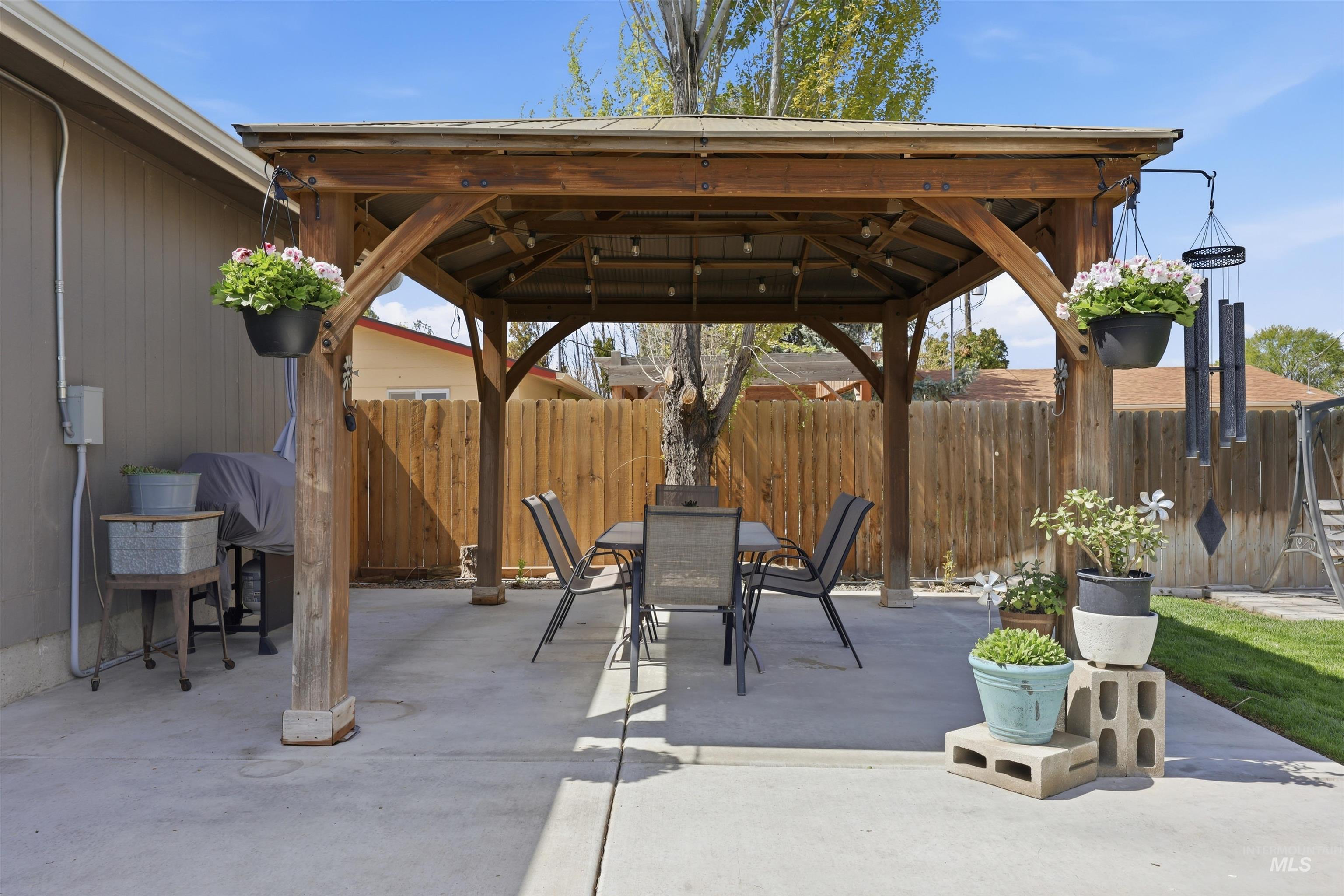 10370 Cherry Ln, Nampa, Idaho 83687, 5 Bedrooms, 3 Bathrooms, Residential For Sale, Price $585,000, 98990632