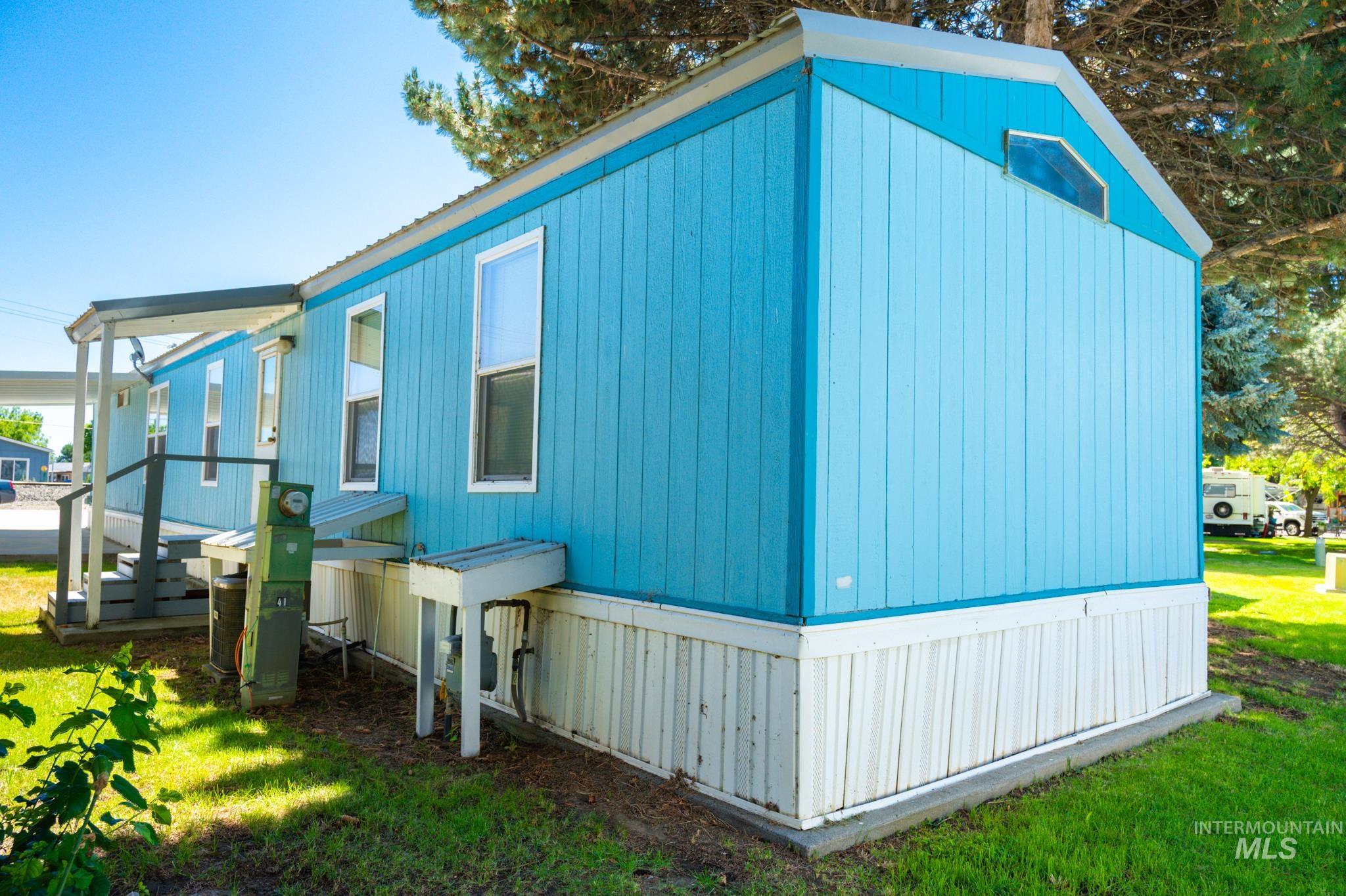 2701 N Alder, Fruitland, Idaho 83619, 2 Bedrooms, 2 Bathrooms, Residential For Sale, Price $99,900,MLS 98990639